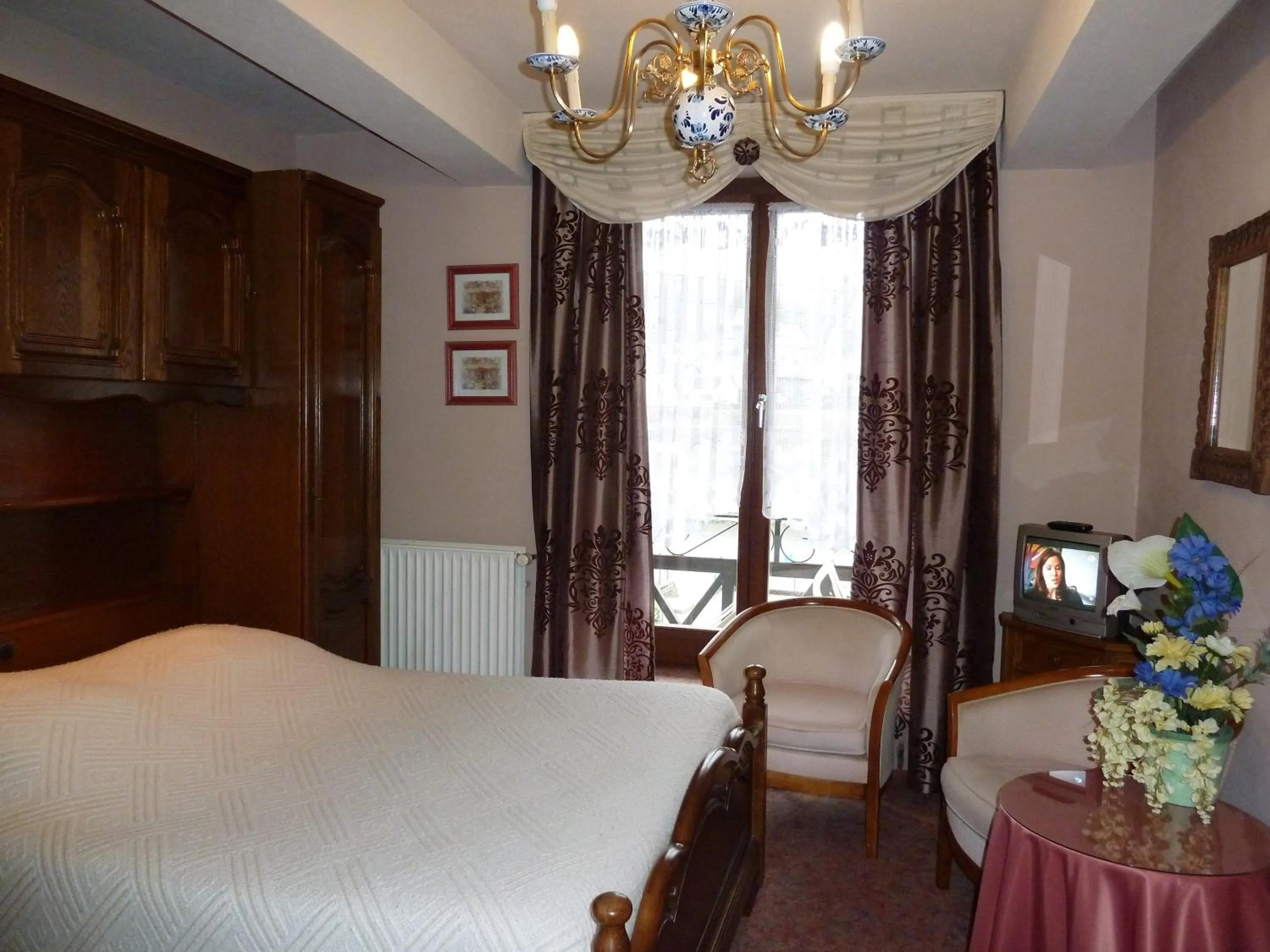 Bed in Auberge d'Alsace Hotel de France