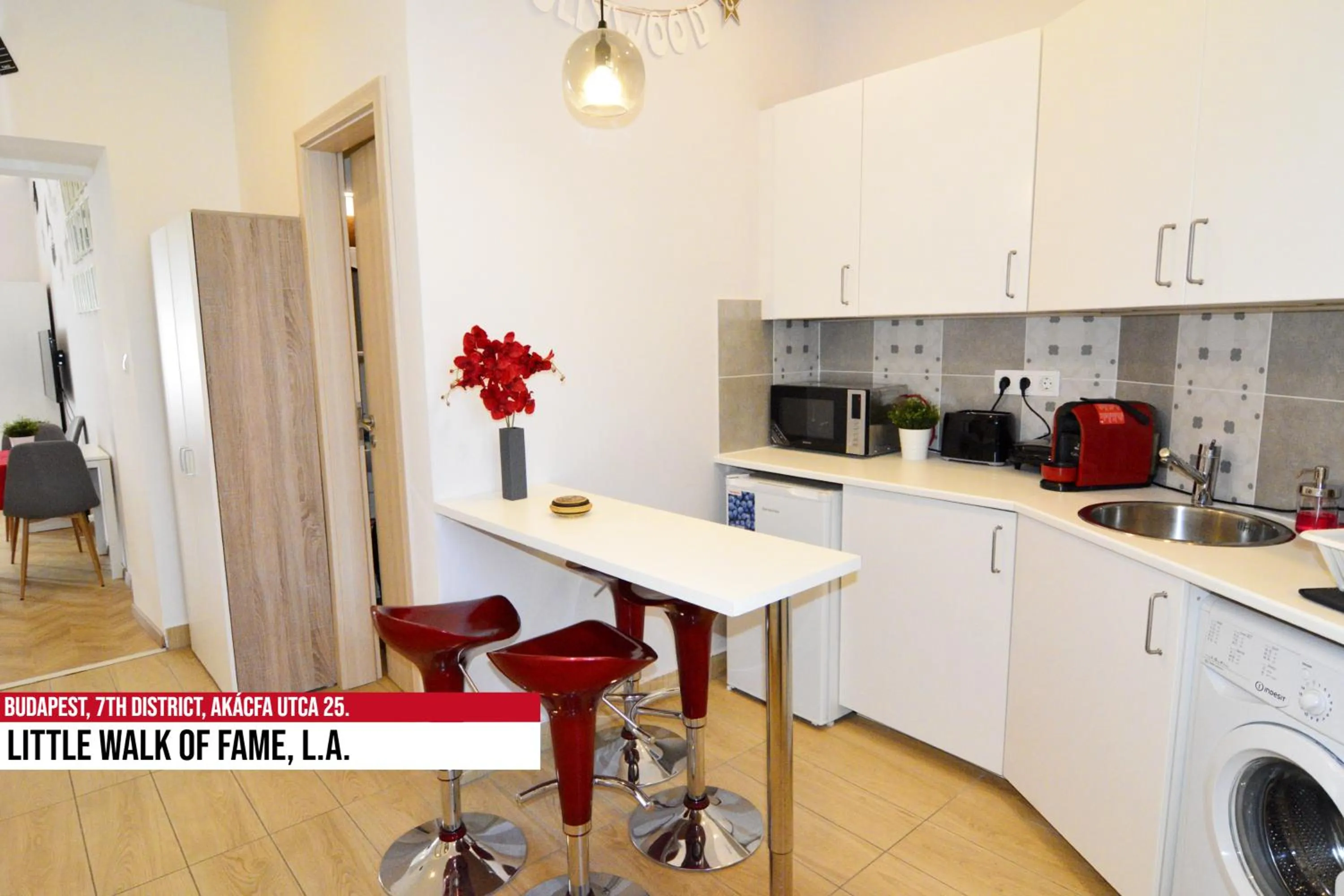 Coffee/tea facilities in Little Americas Ring Apartments