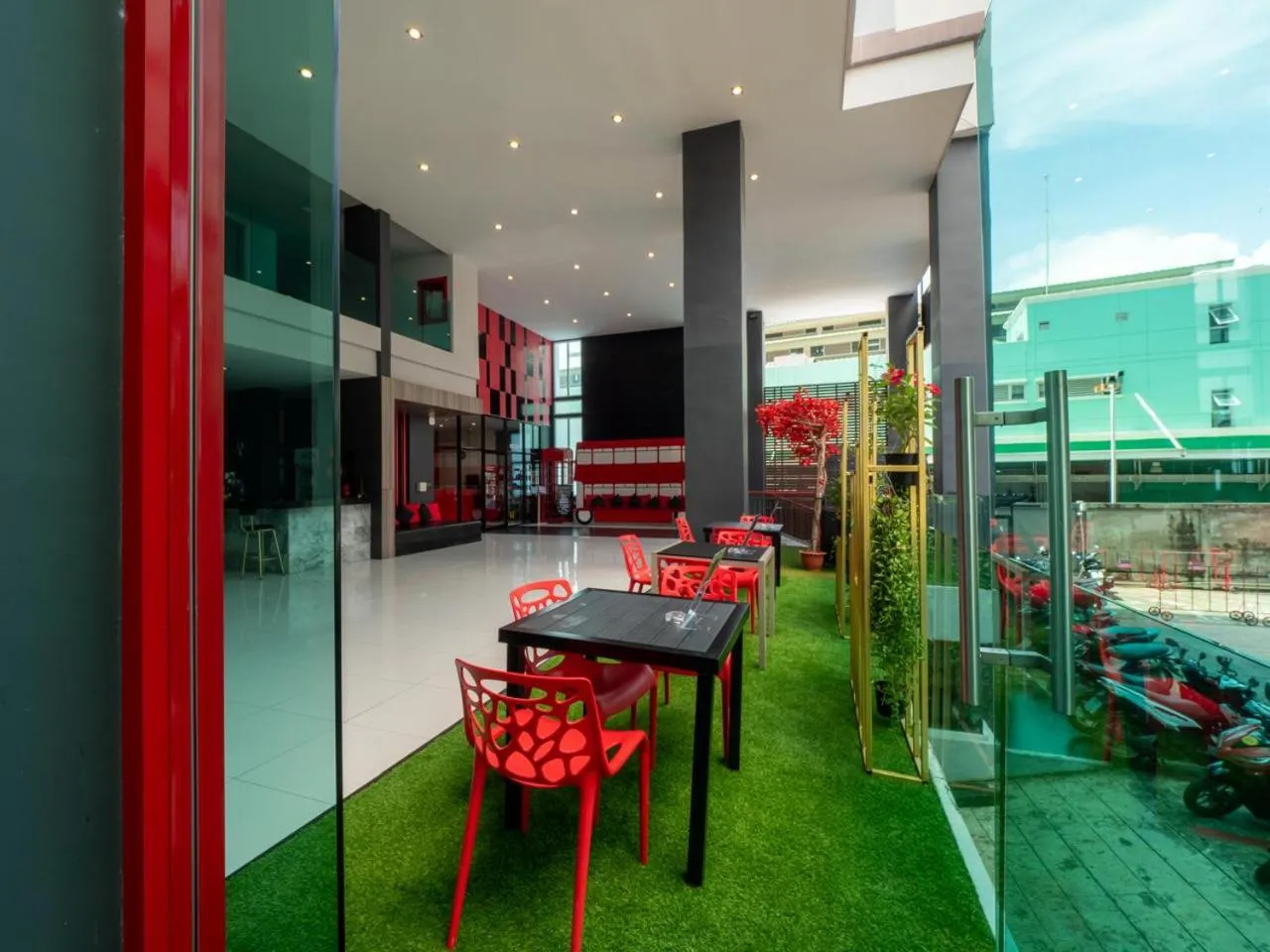 Communal lounge/ TV room in Neon Patong