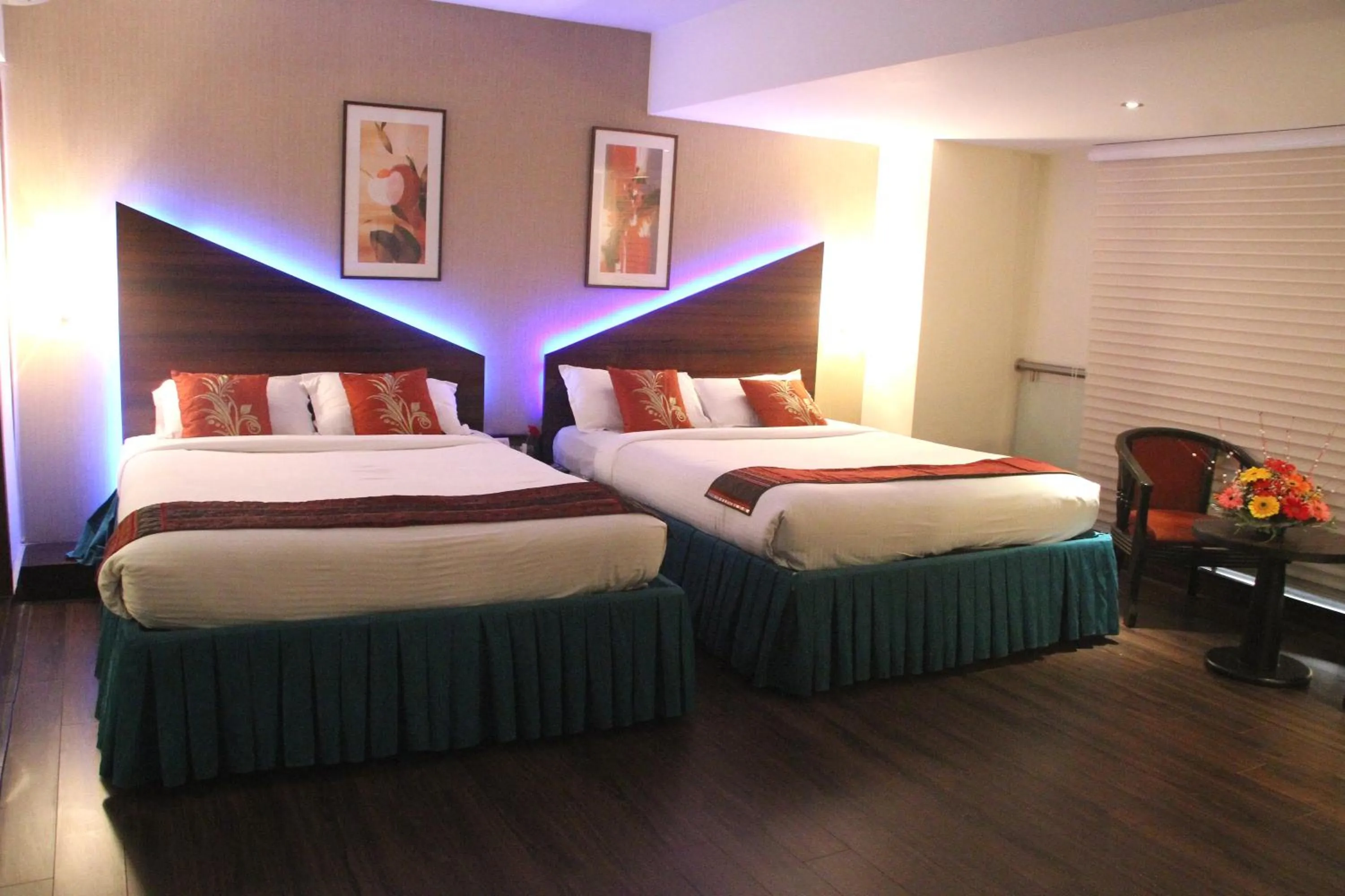 Photo of the whole room, Bed in Privilege Inn