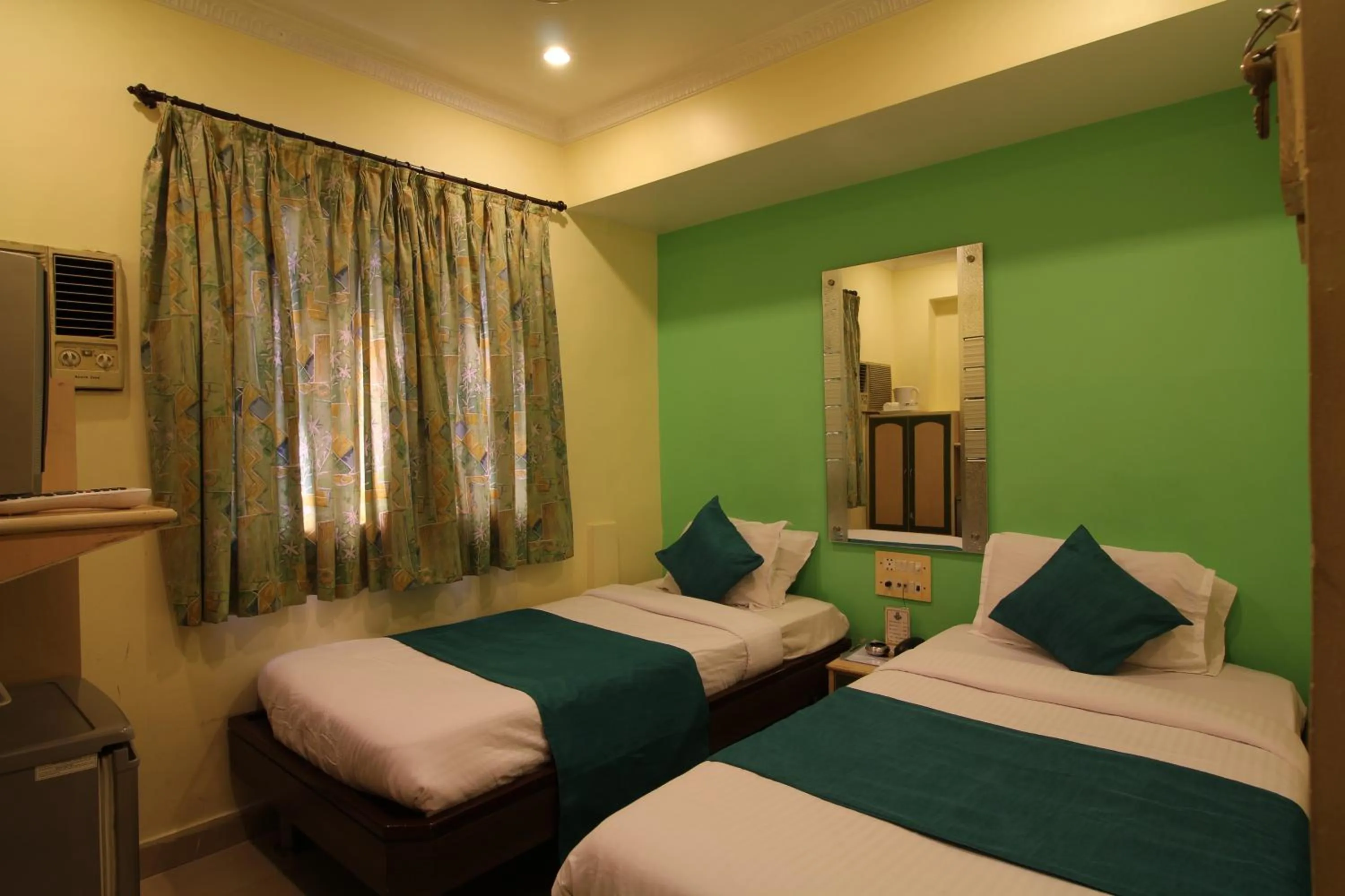 Photo of the whole room, Bed in Privilege Inn