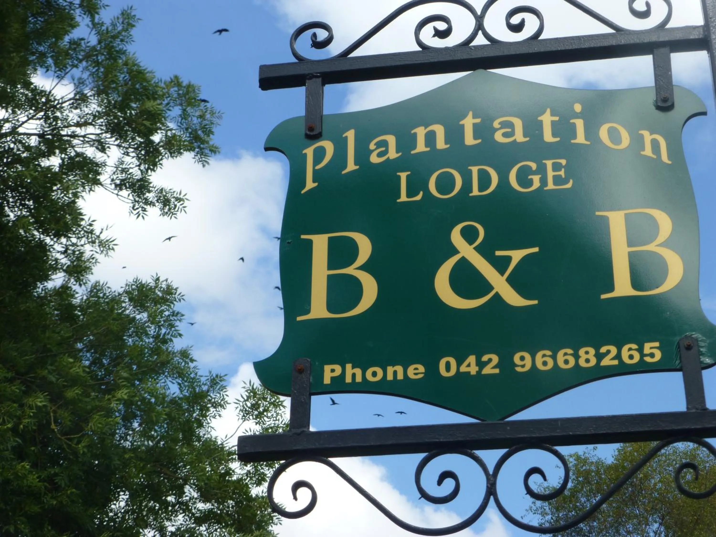 Property logo or sign in Plantation Lodge