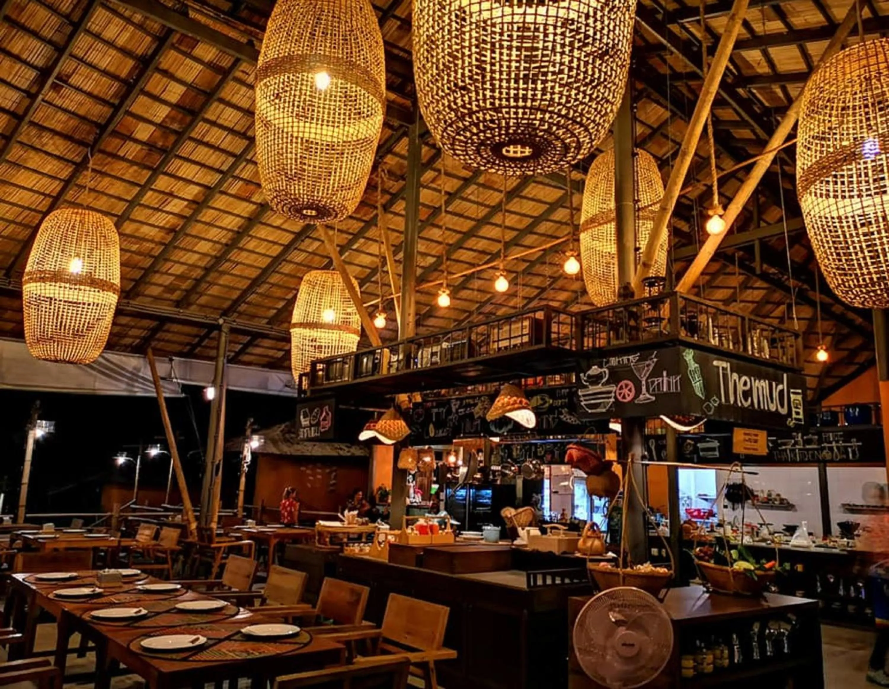 Restaurant/places to eat in The Mud - Eco Hotel