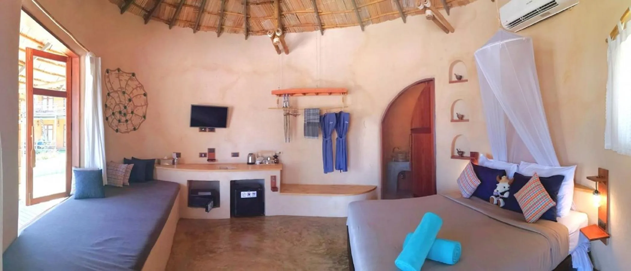 Living room in The Mud - Eco Hotel