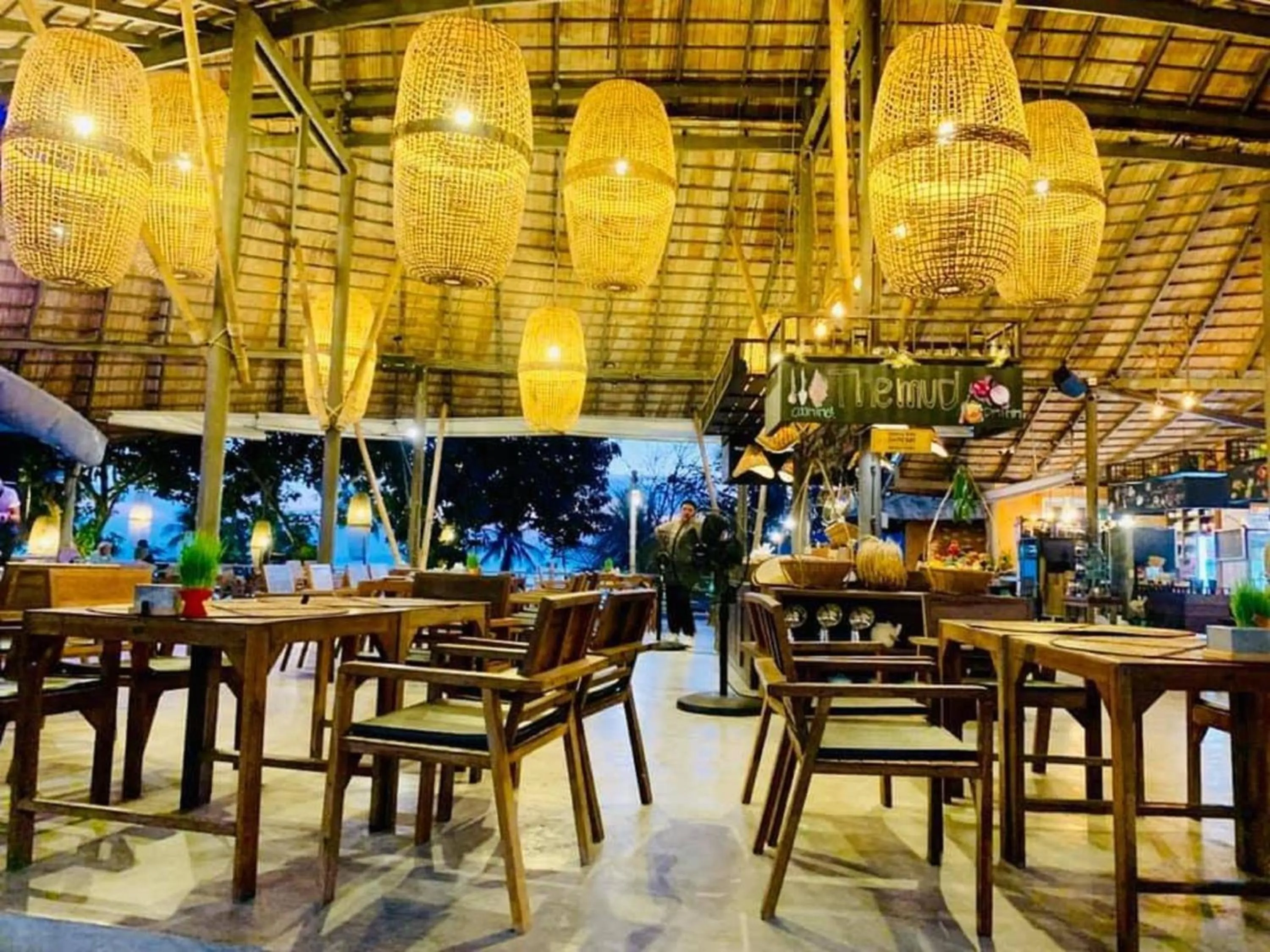 Restaurant/places to eat in The Mud - Eco Hotel