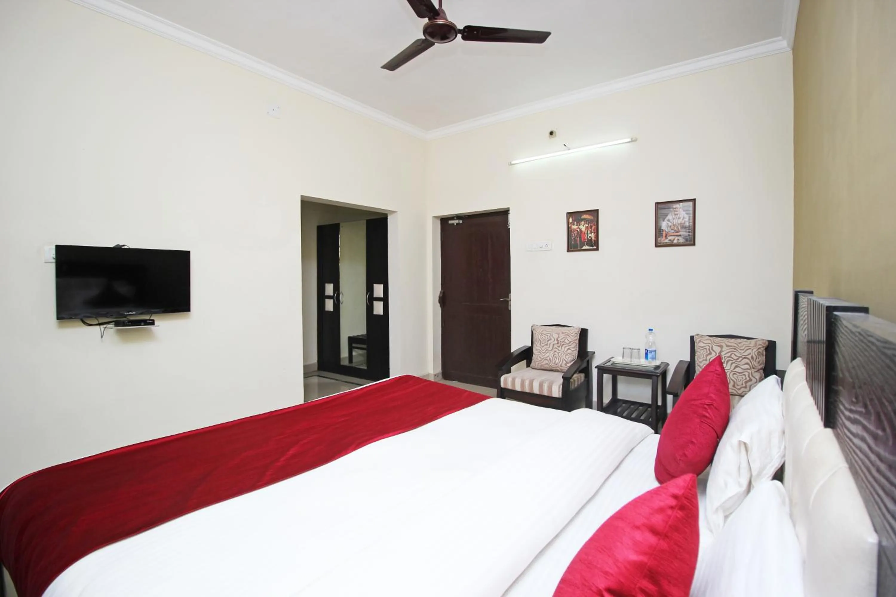 Bedroom, Bed in Super Hotel O Sai Leela