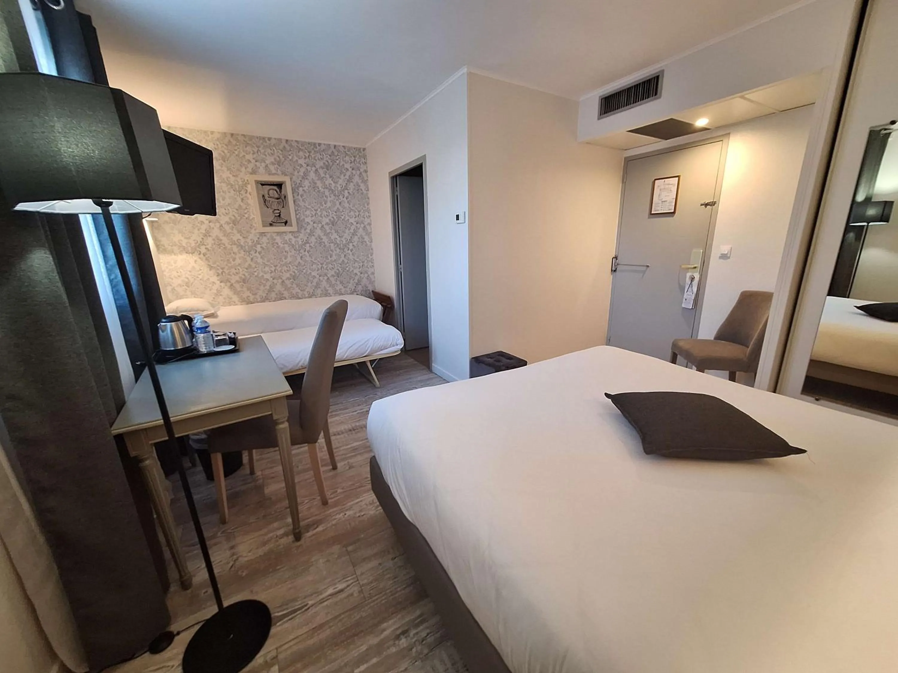 Bedroom, Bed in Best Western L'Orangerie