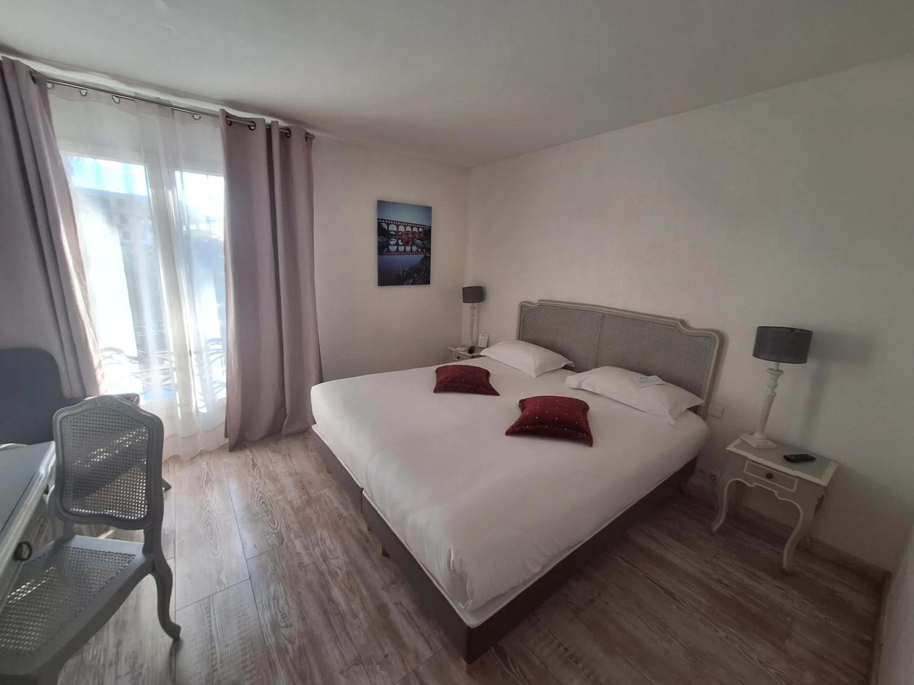 Bed in Best Western L'Orangerie