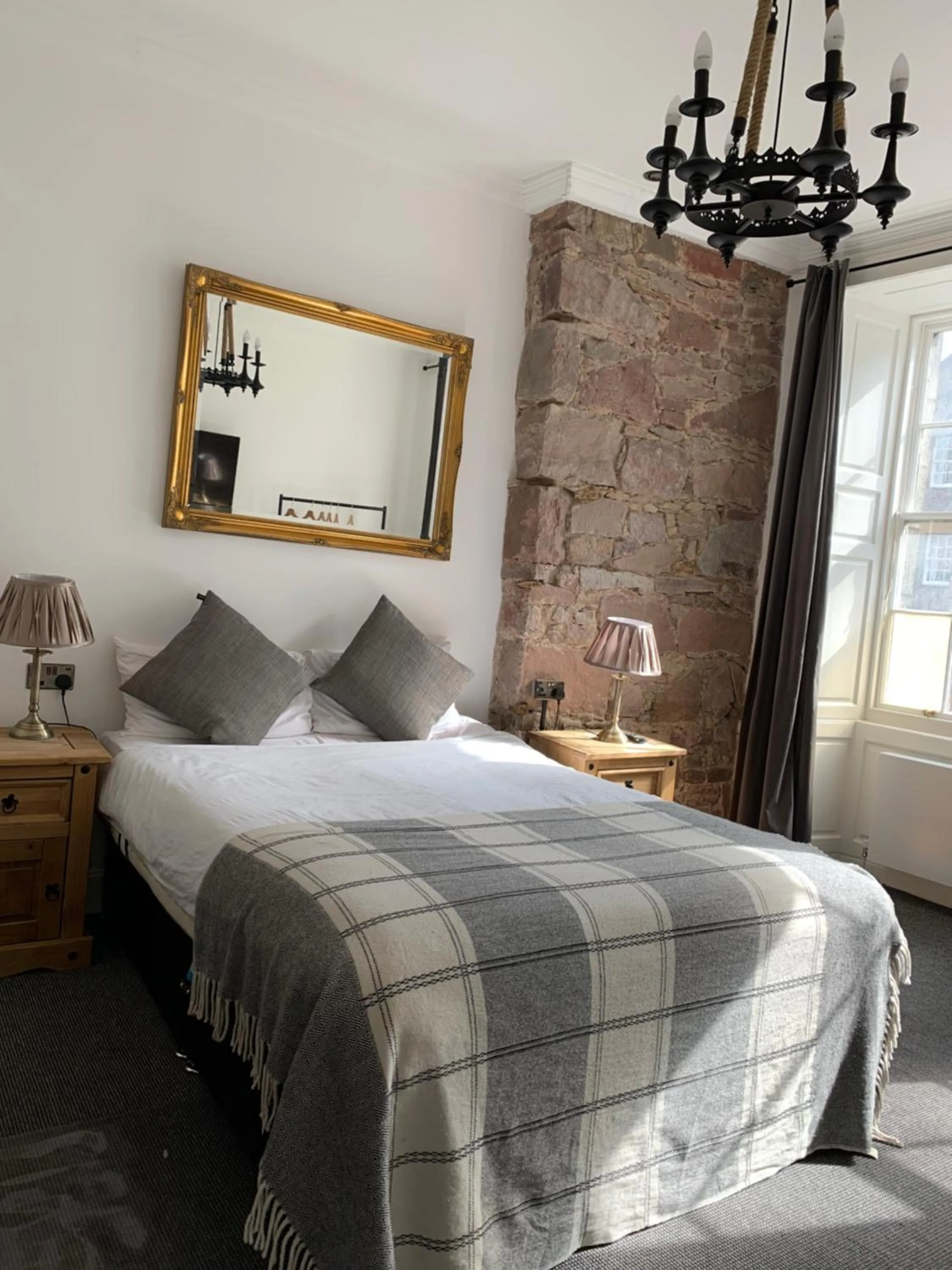 Bed in Royal Mile Balconies by the Castle