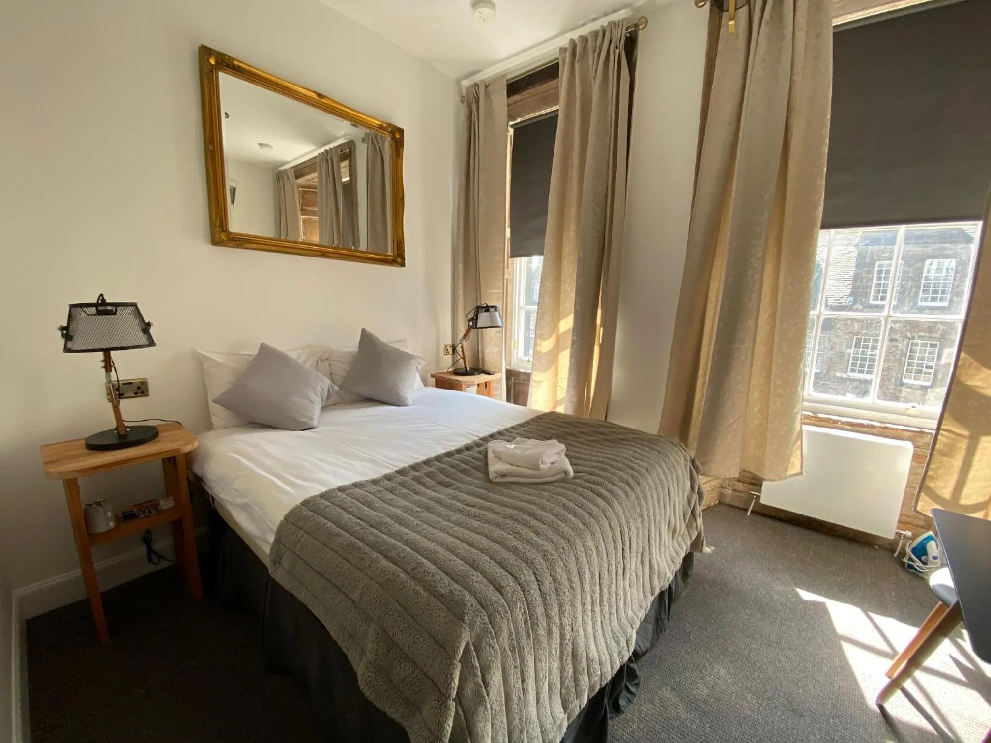 Bed in Royal Mile Balconies by the Castle