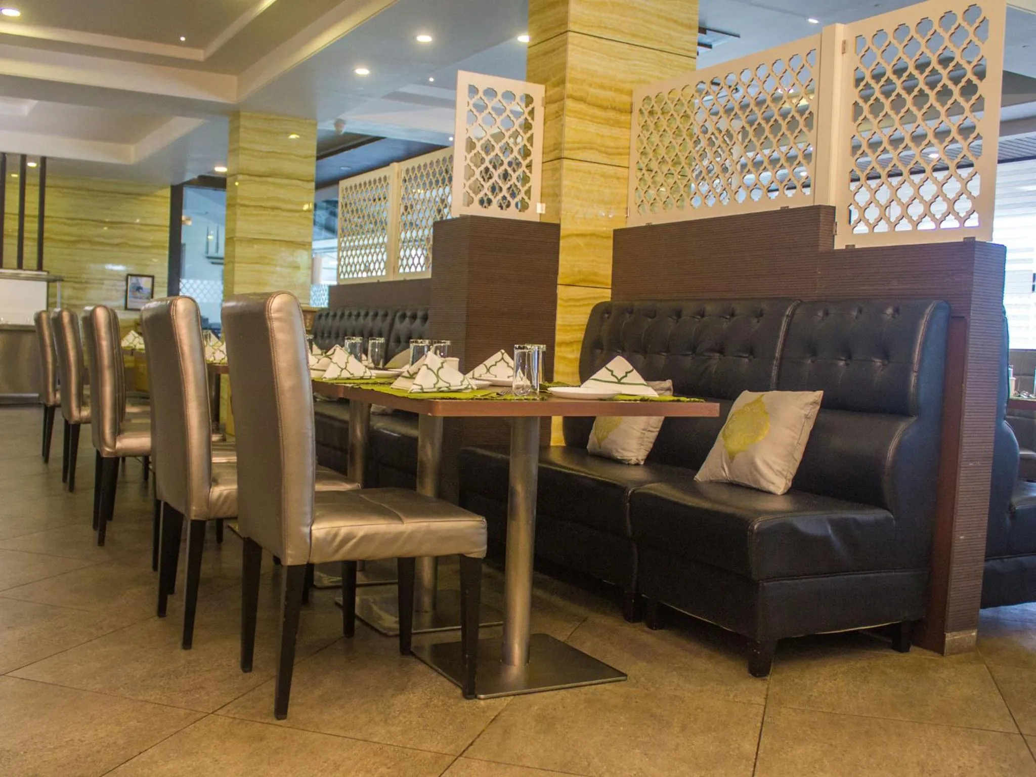 Restaurant/places to eat in Club Mahindra Hatgad