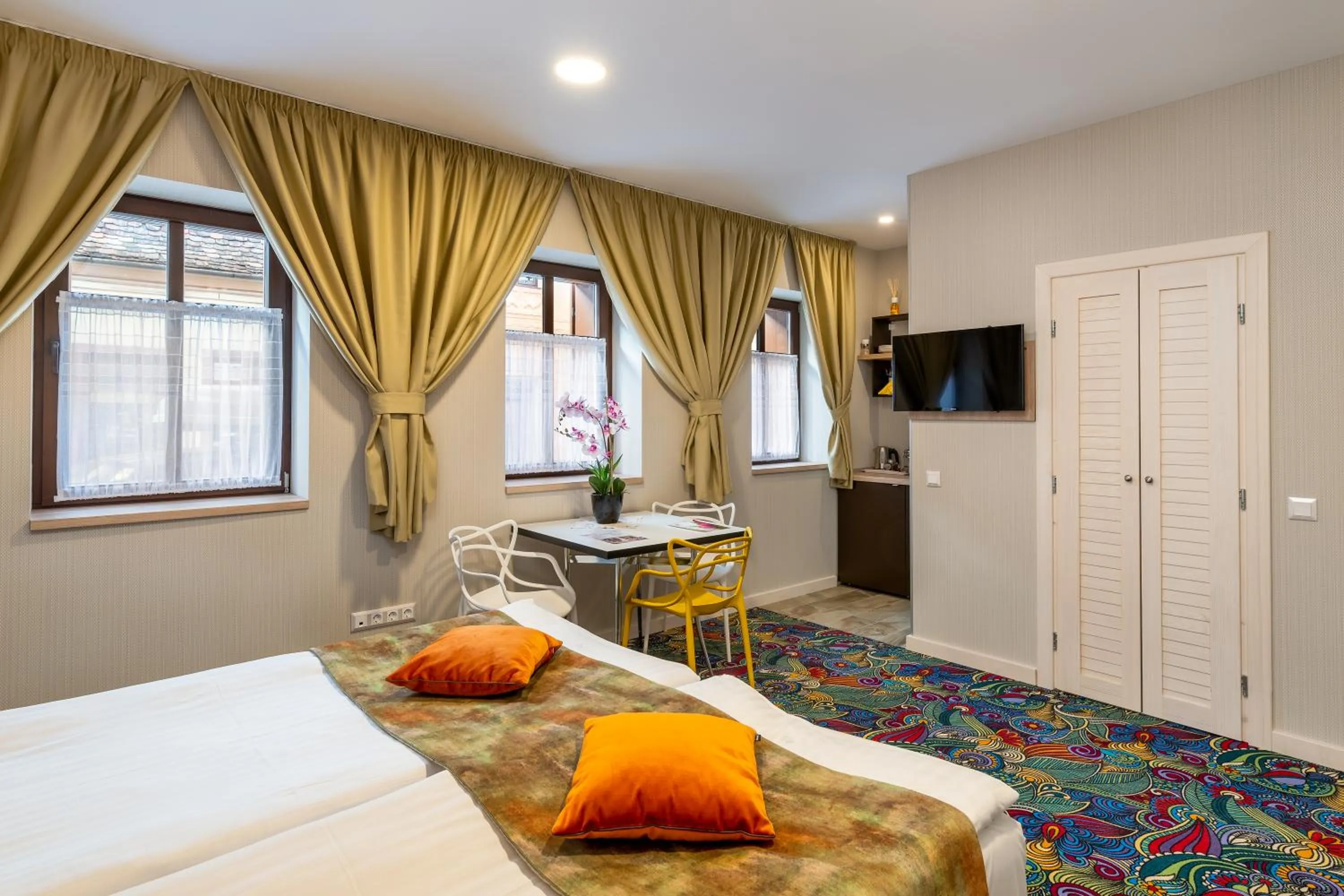 Bed in Blumenhaus Sibiu