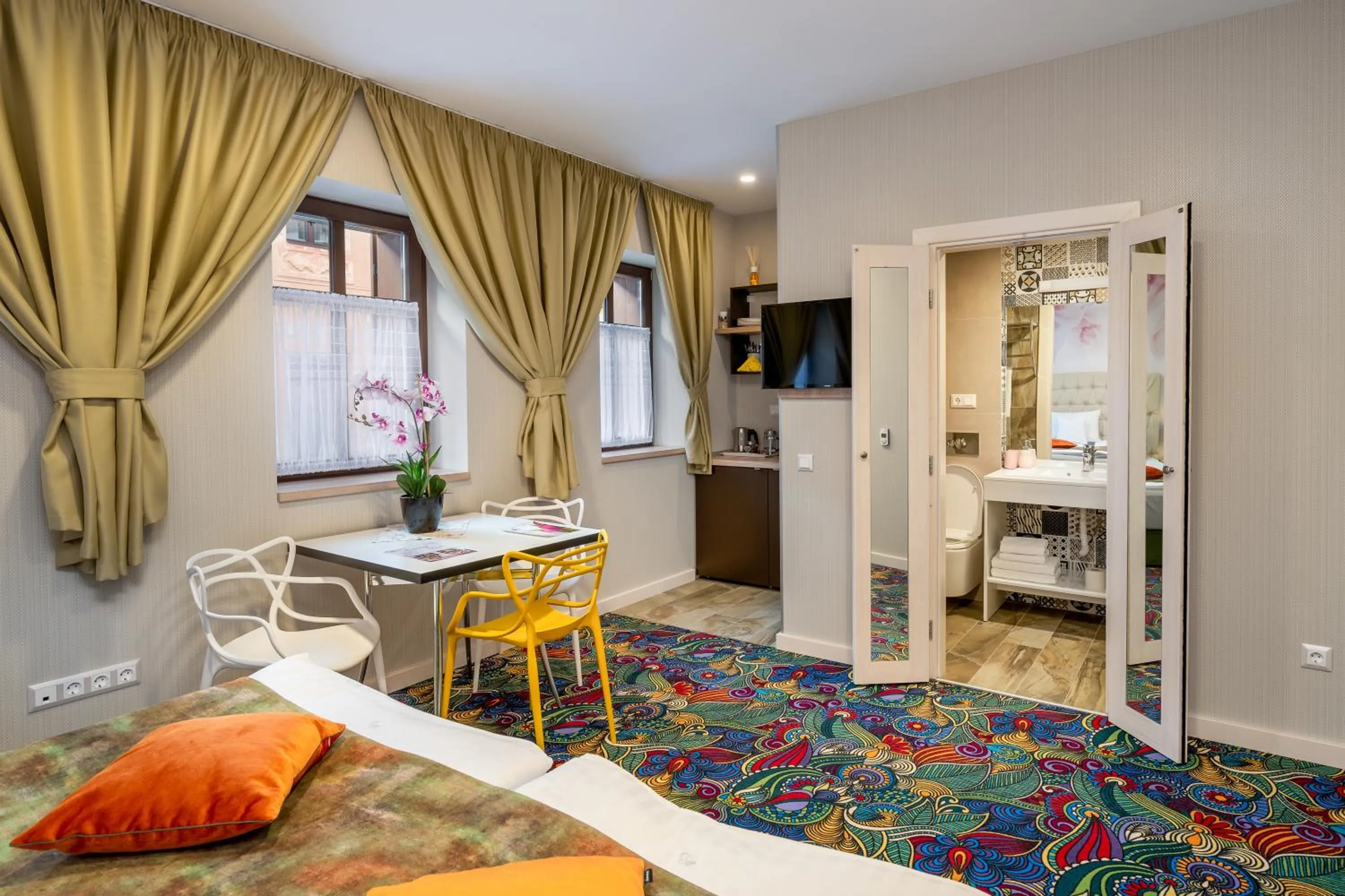 Bed in Blumenhaus Sibiu