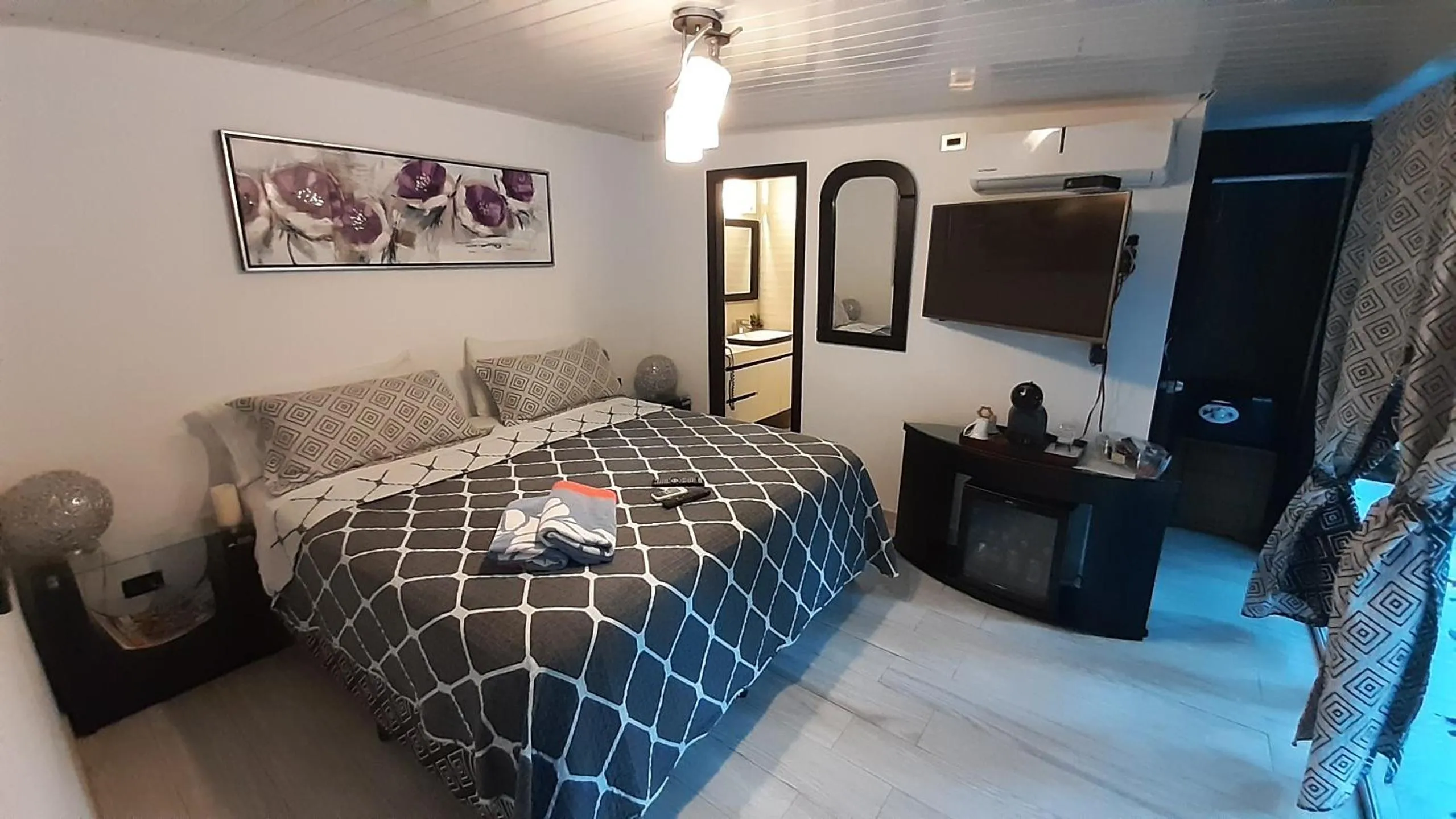 King Room with Balcony in La Romantica