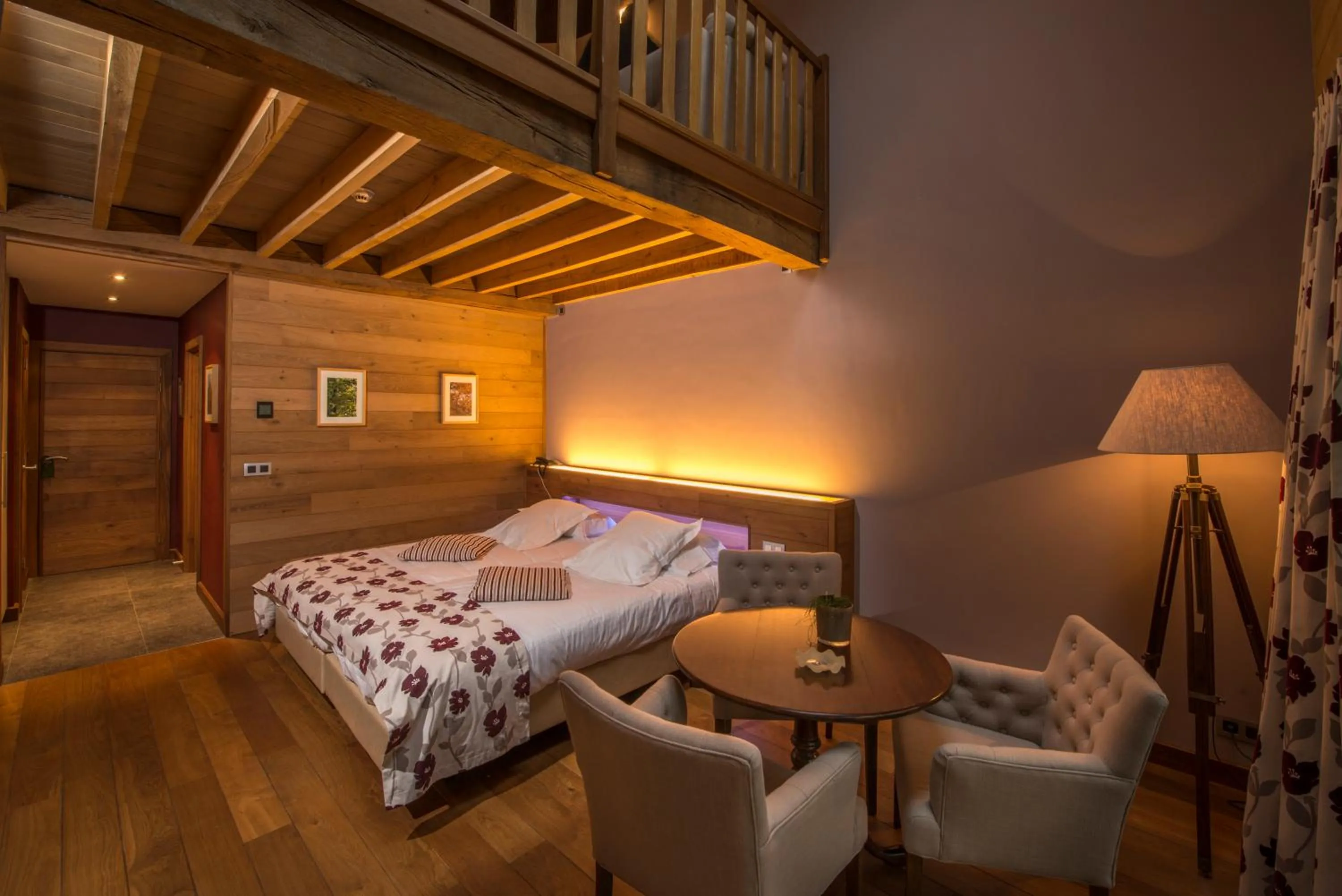 Seating area, Bed in Hotel La Ferronniere