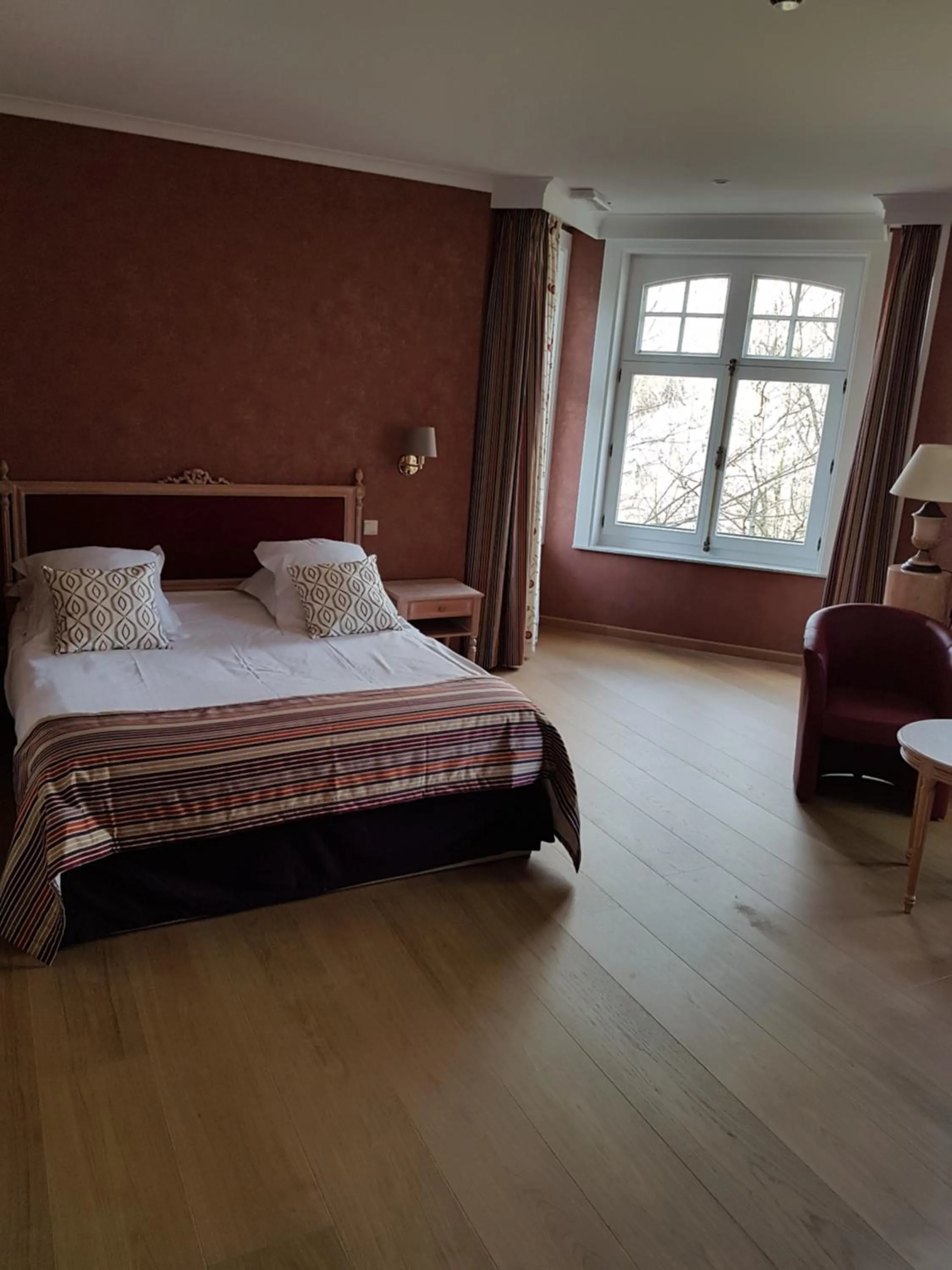 Property building, Bed in Hotel La Ferronniere