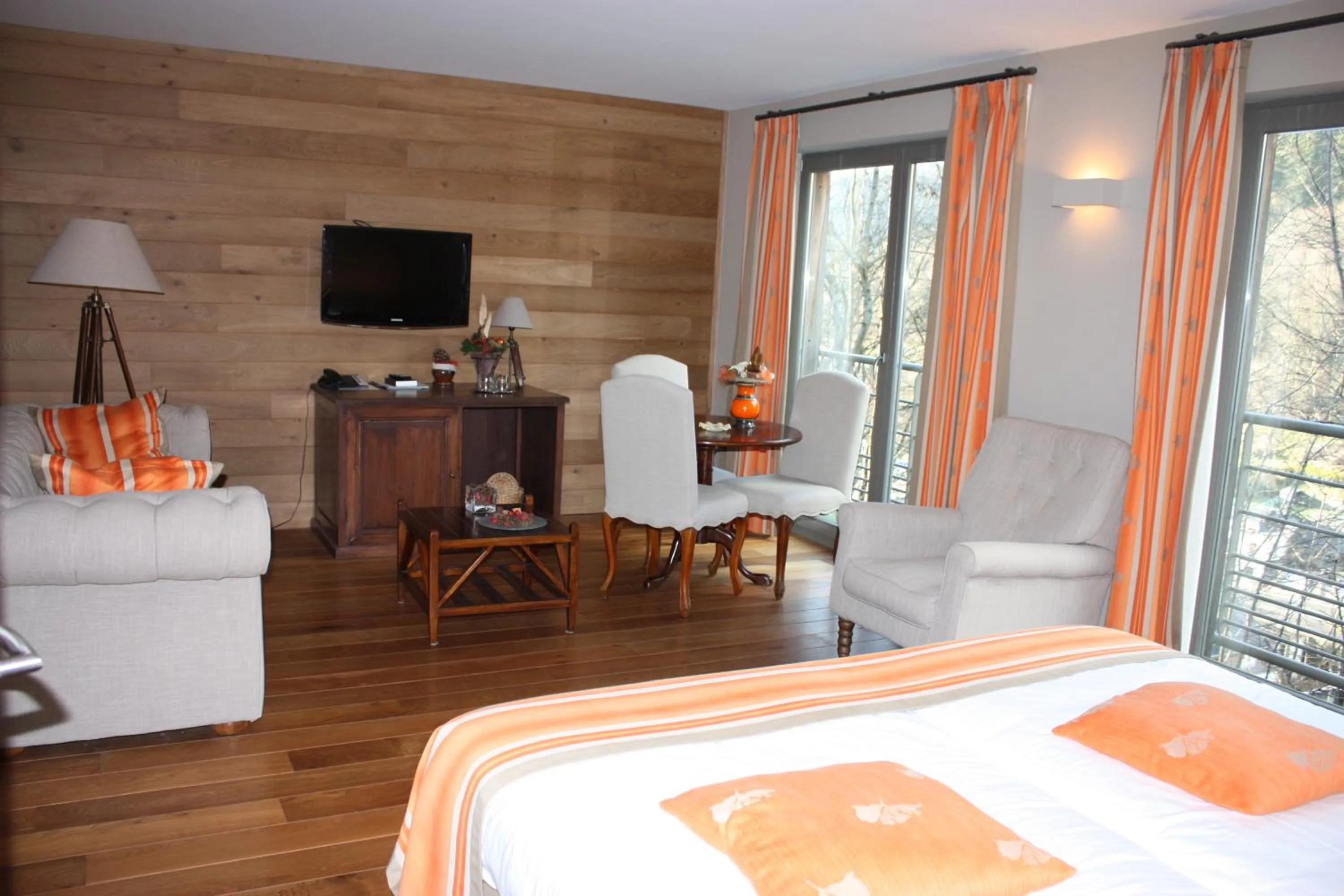 Bed in Hotel La Ferronniere