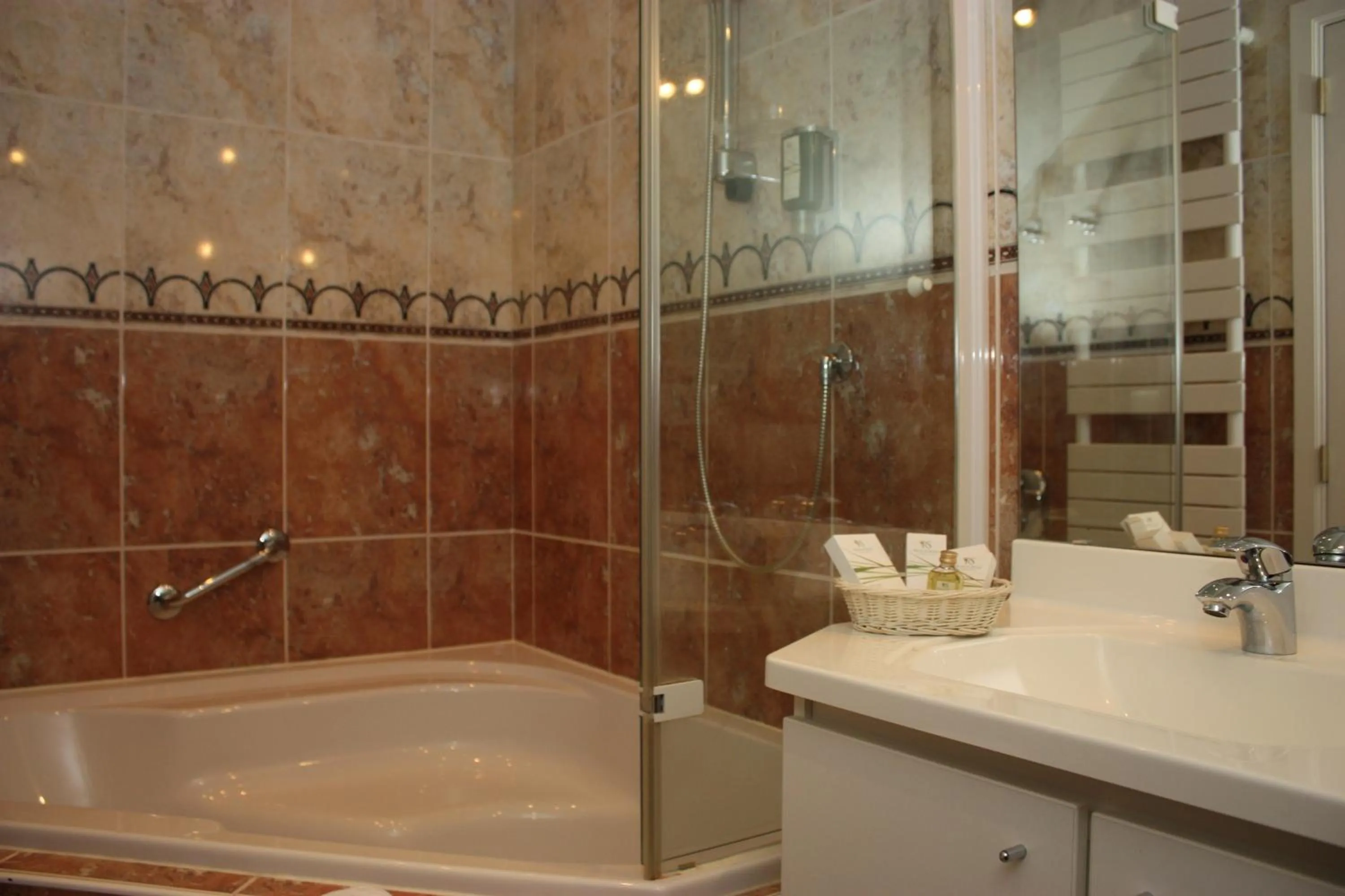 Bathroom in Hotel La Ferronniere