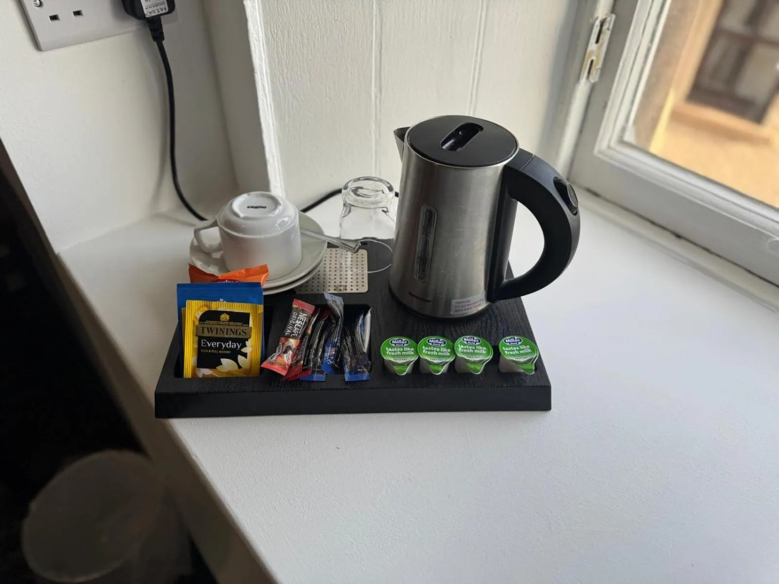 Coffee/tea facilities in The Royal Hotel Elgin