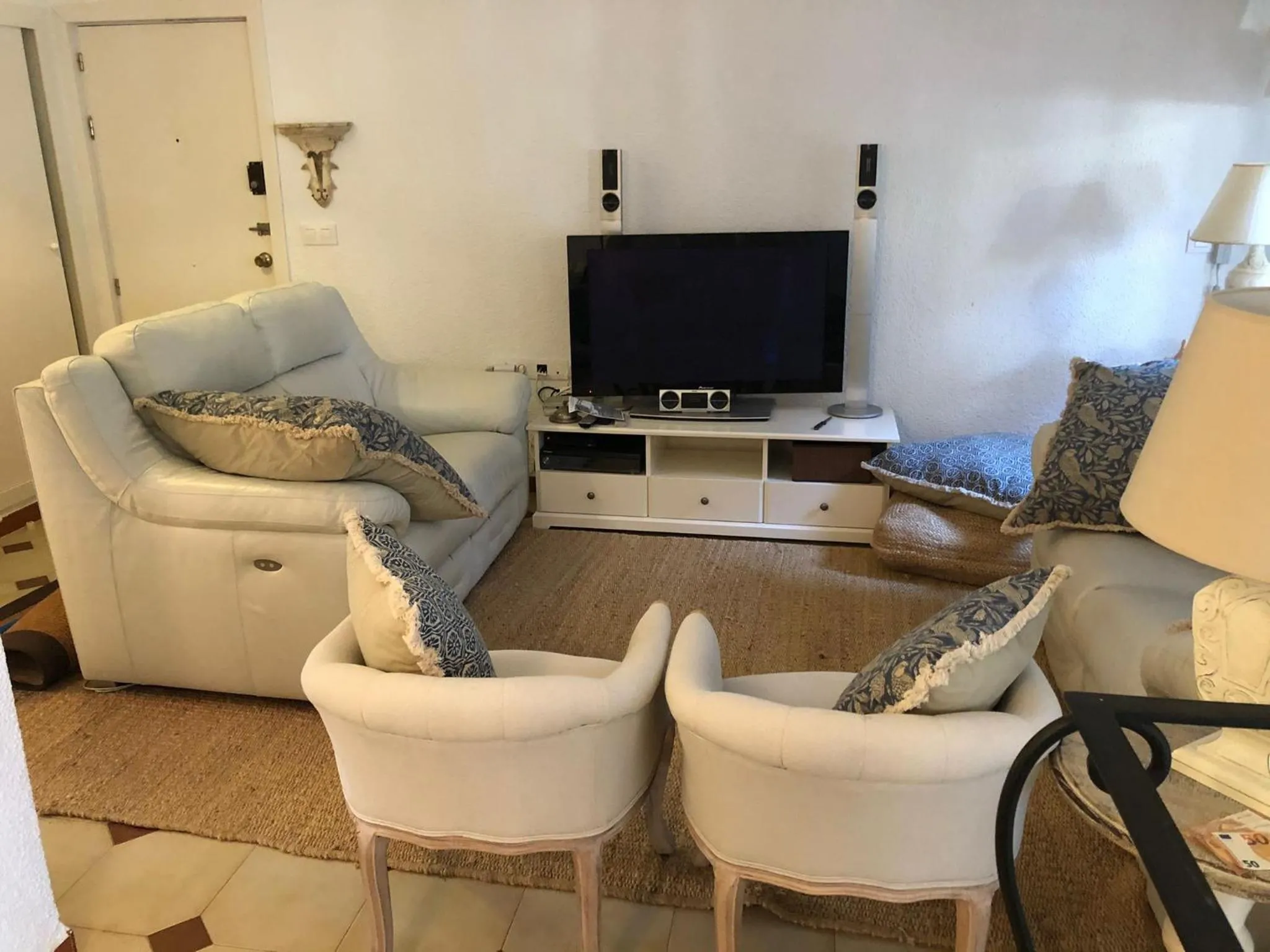 Communal lounge/ TV room in Urbanizacion Puerto Rey