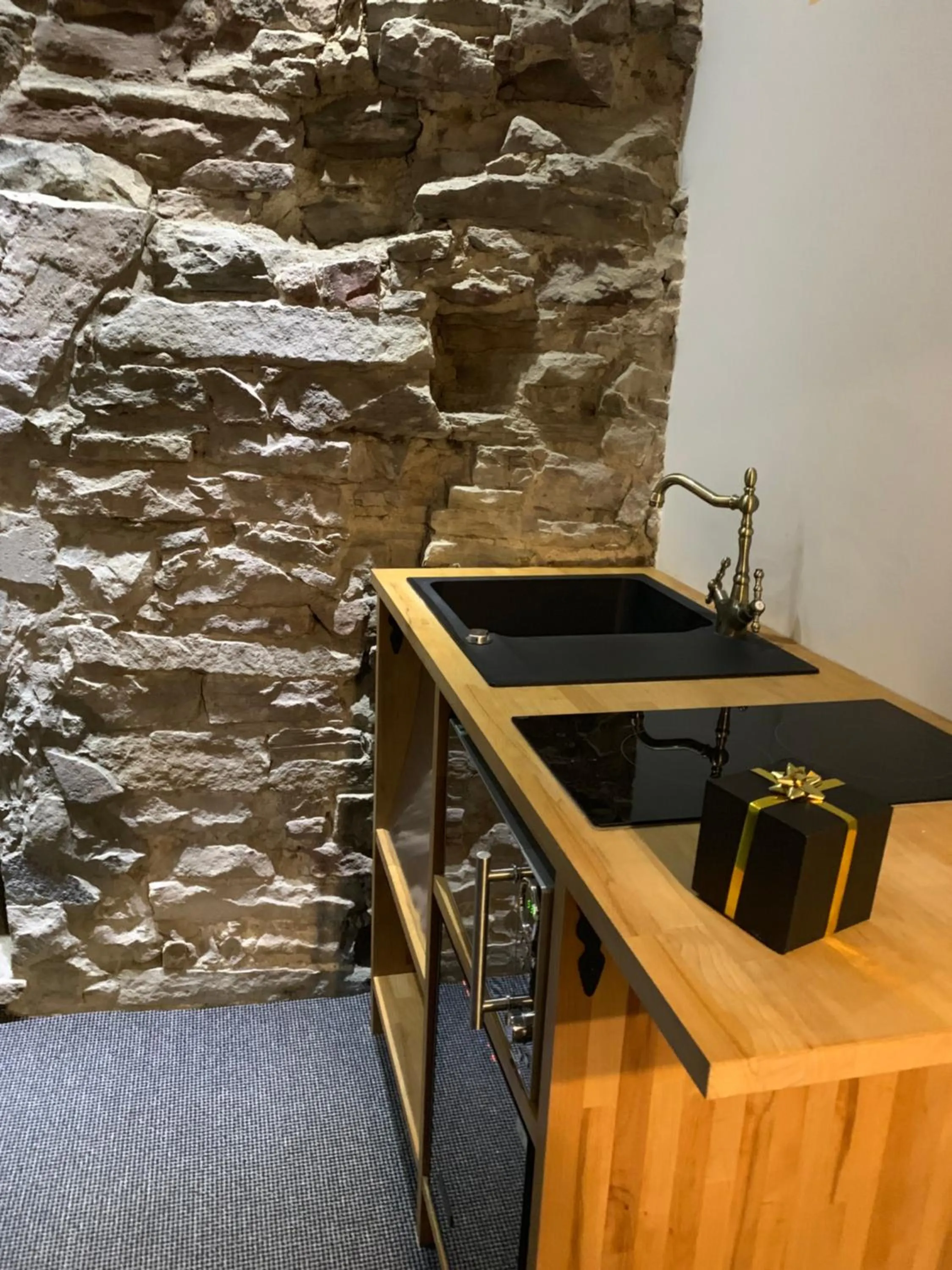 Kitchen or kitchenette in Royal Mile Suites by the Castle