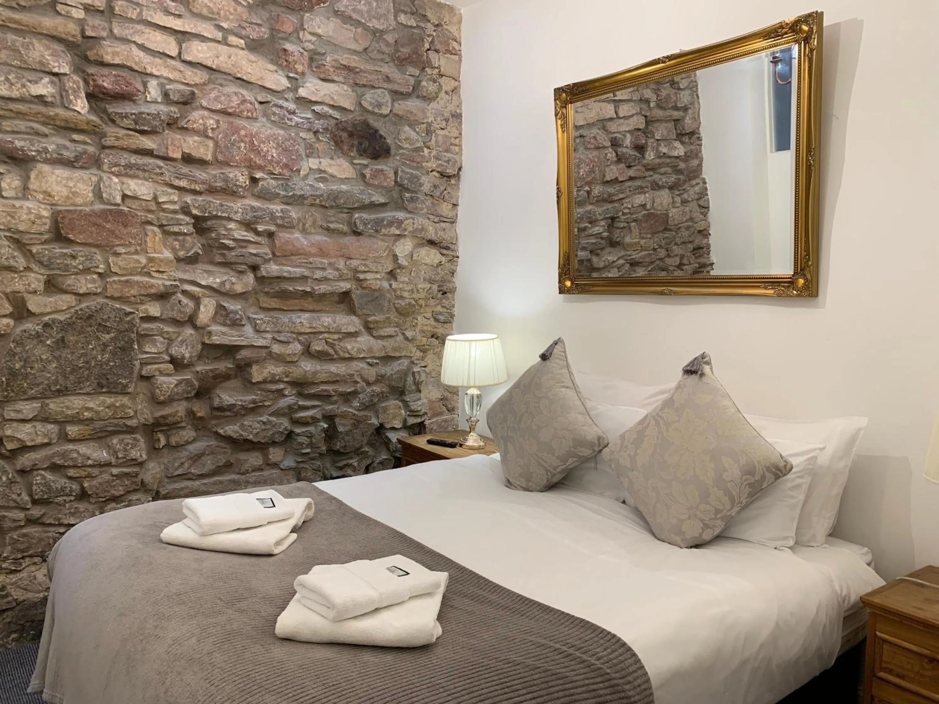Bed in Royal Mile Suites by the Castle