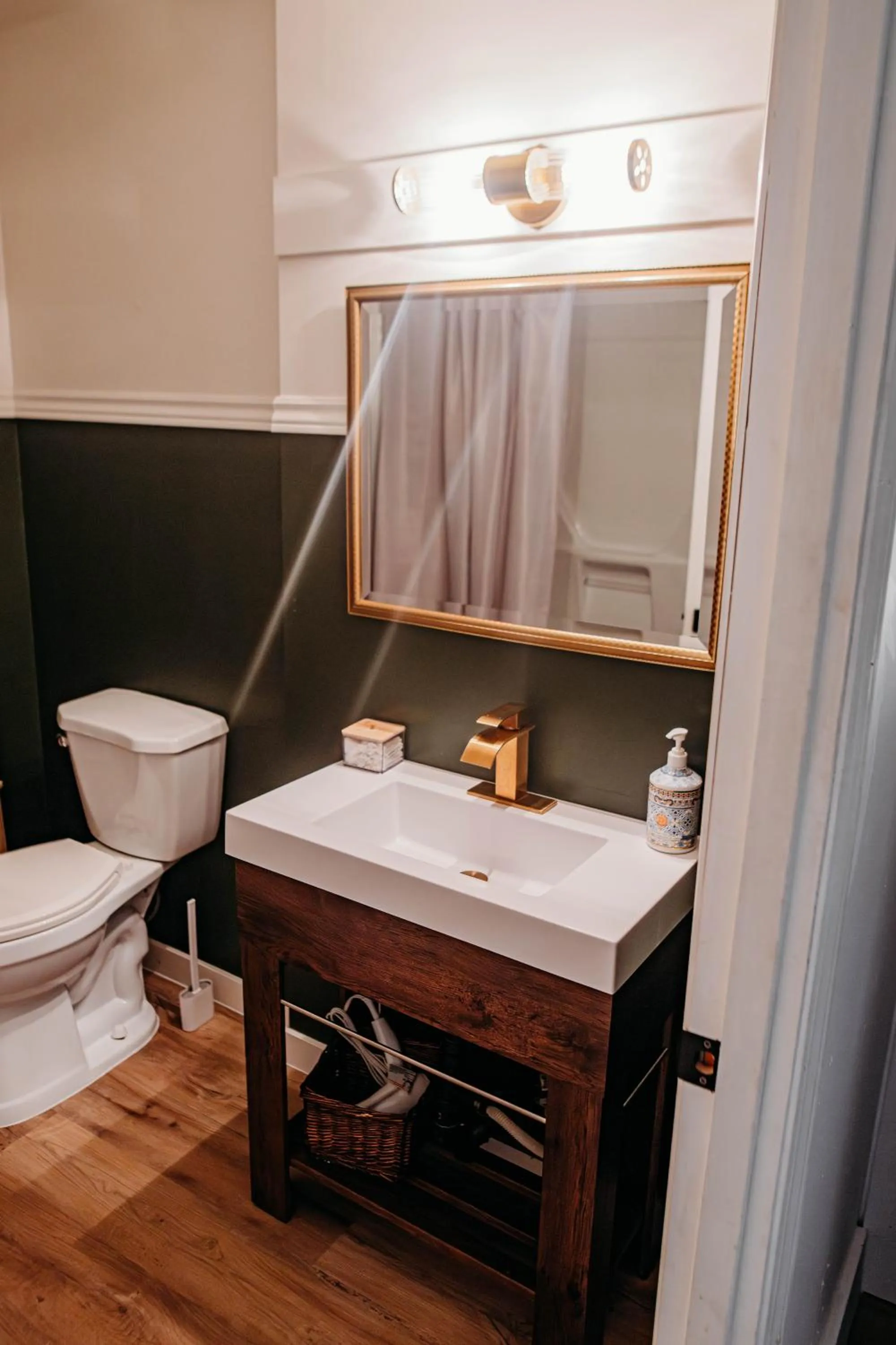 The Montague Rose Inn & Cafe