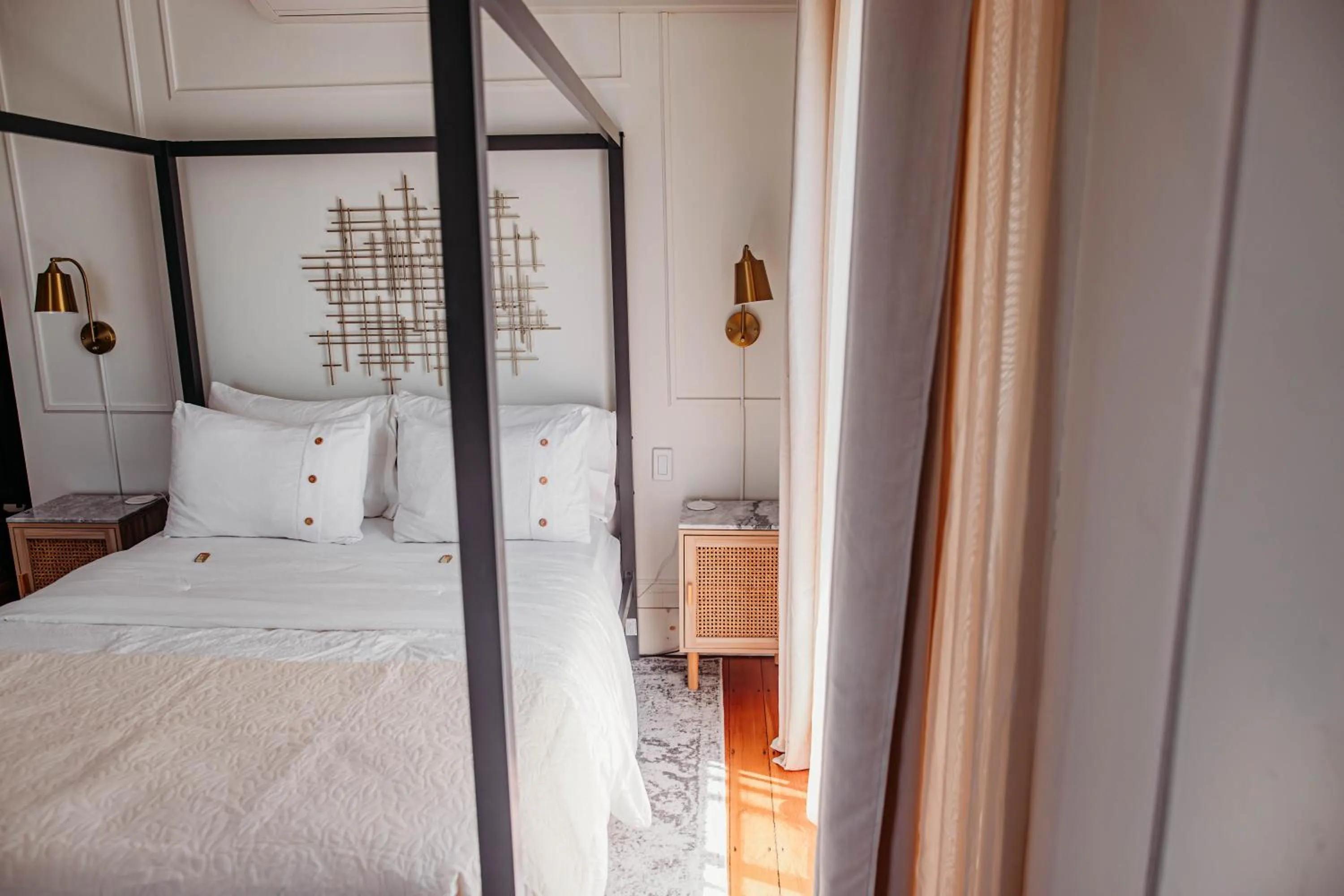 Bed in The Montague Rose Inn & Cafe