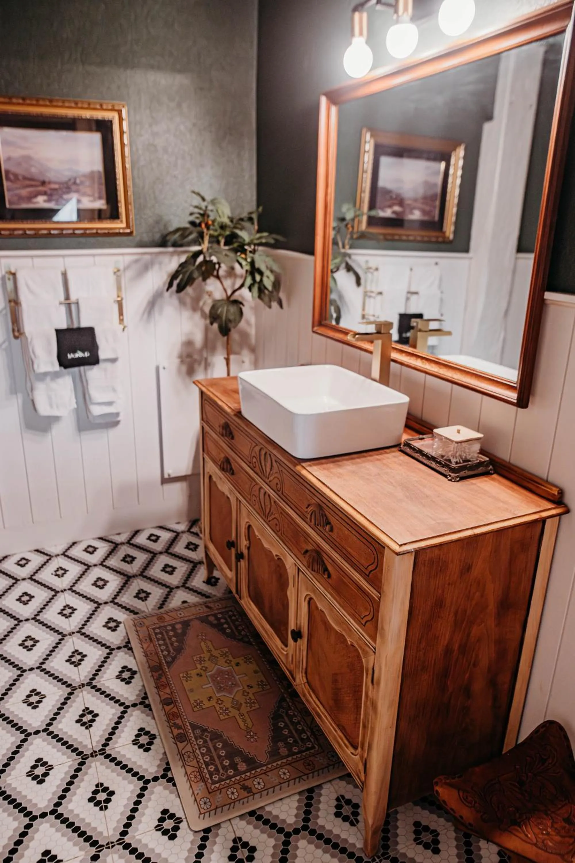 The Montague Rose Inn & Cafe