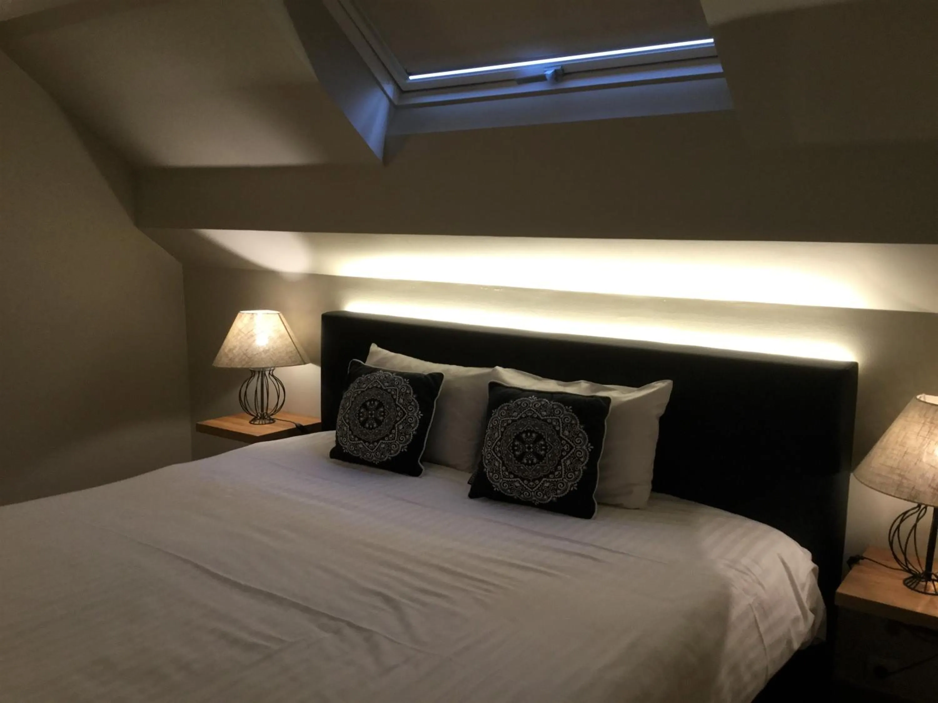 Photo of the whole room, Bed in Hotel Côté Cour