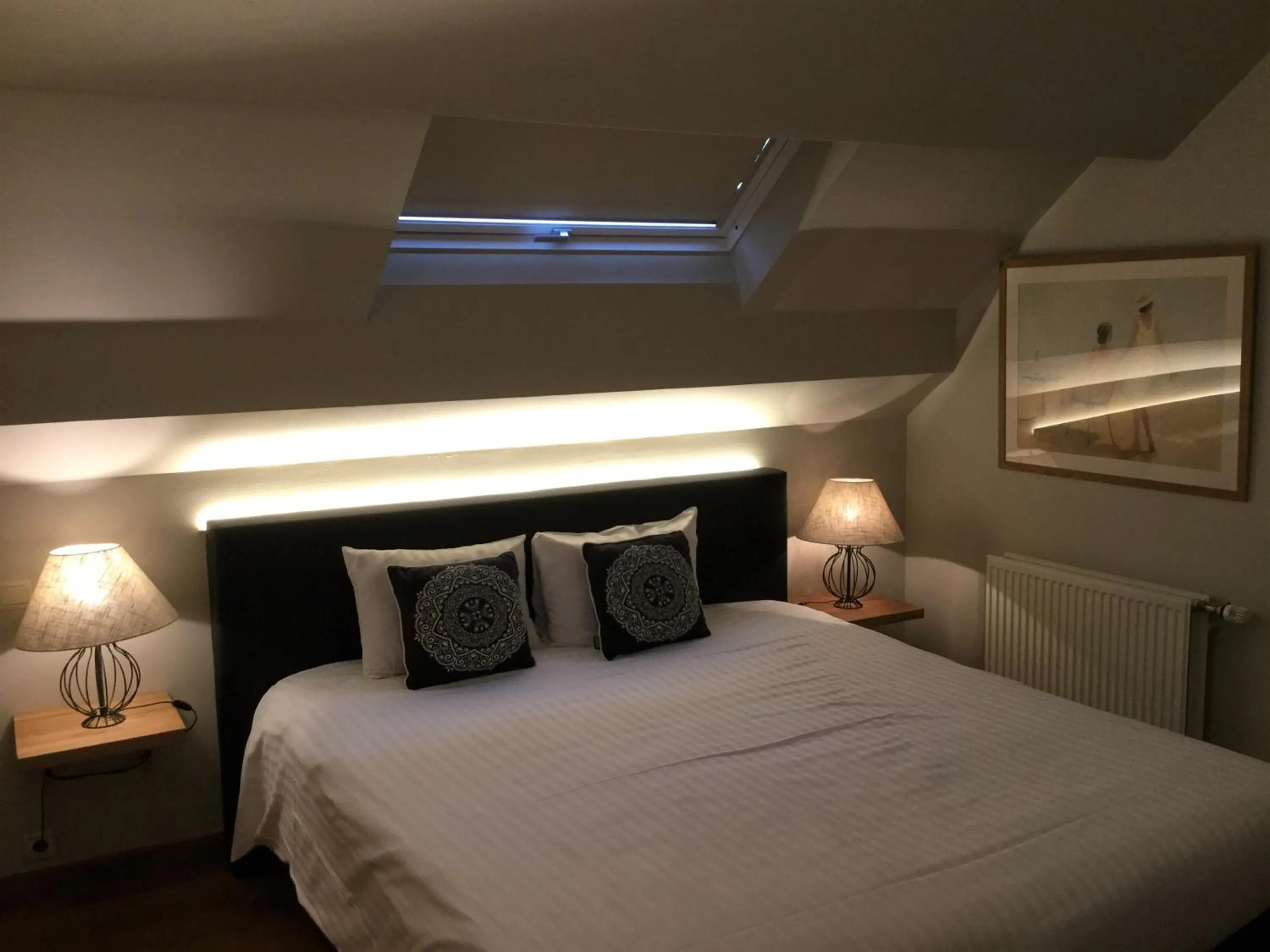 Photo of the whole room, Bed in Hotel Côté Cour