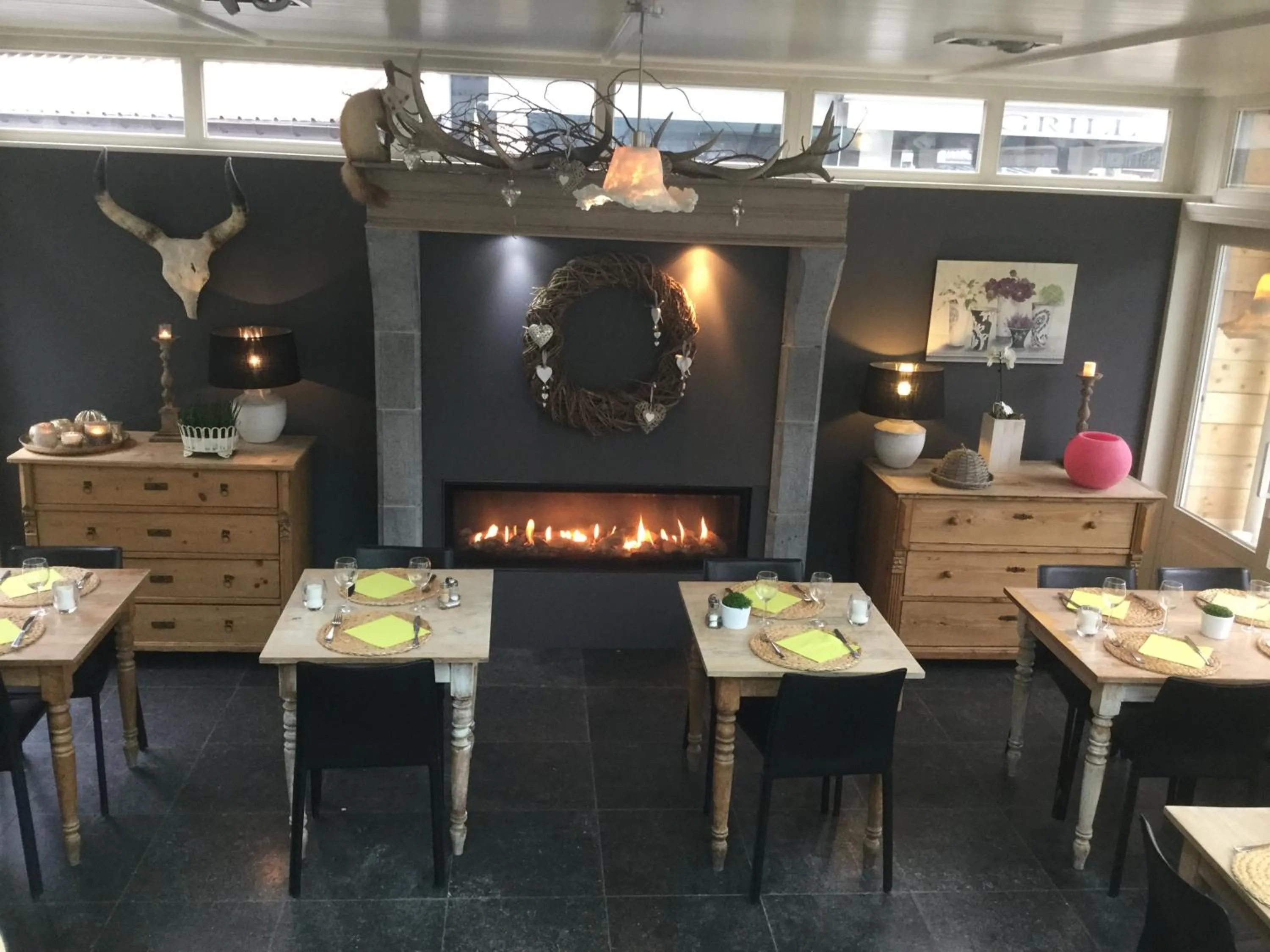 Restaurant/places to eat in Hotel Côté Cour