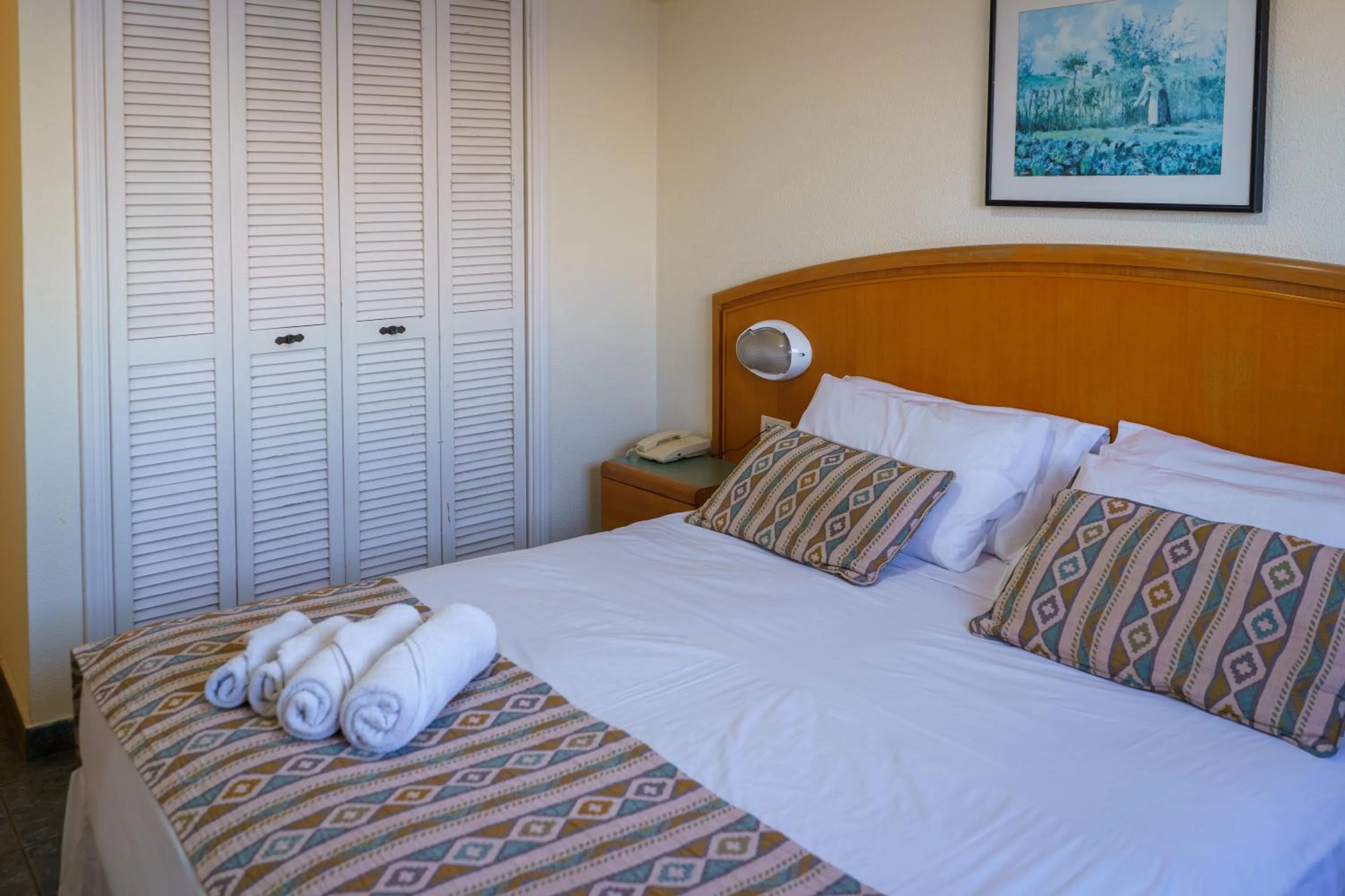 Bedroom, Bed in Hostal del Sol