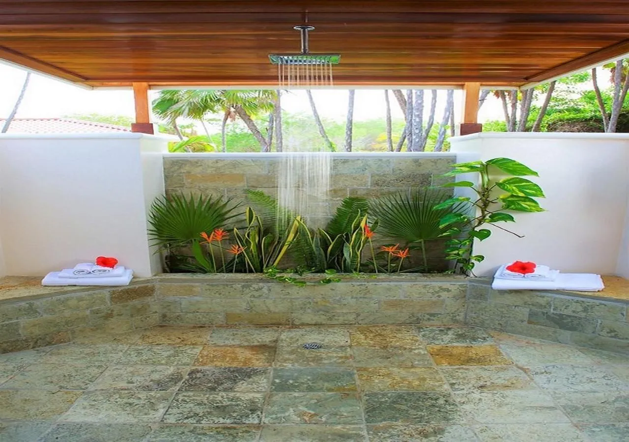 Shower in Naïa Resort and Spa