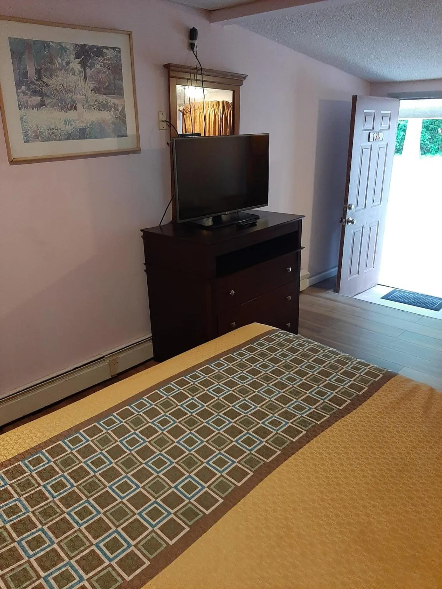 Bed in Travelers Lodge