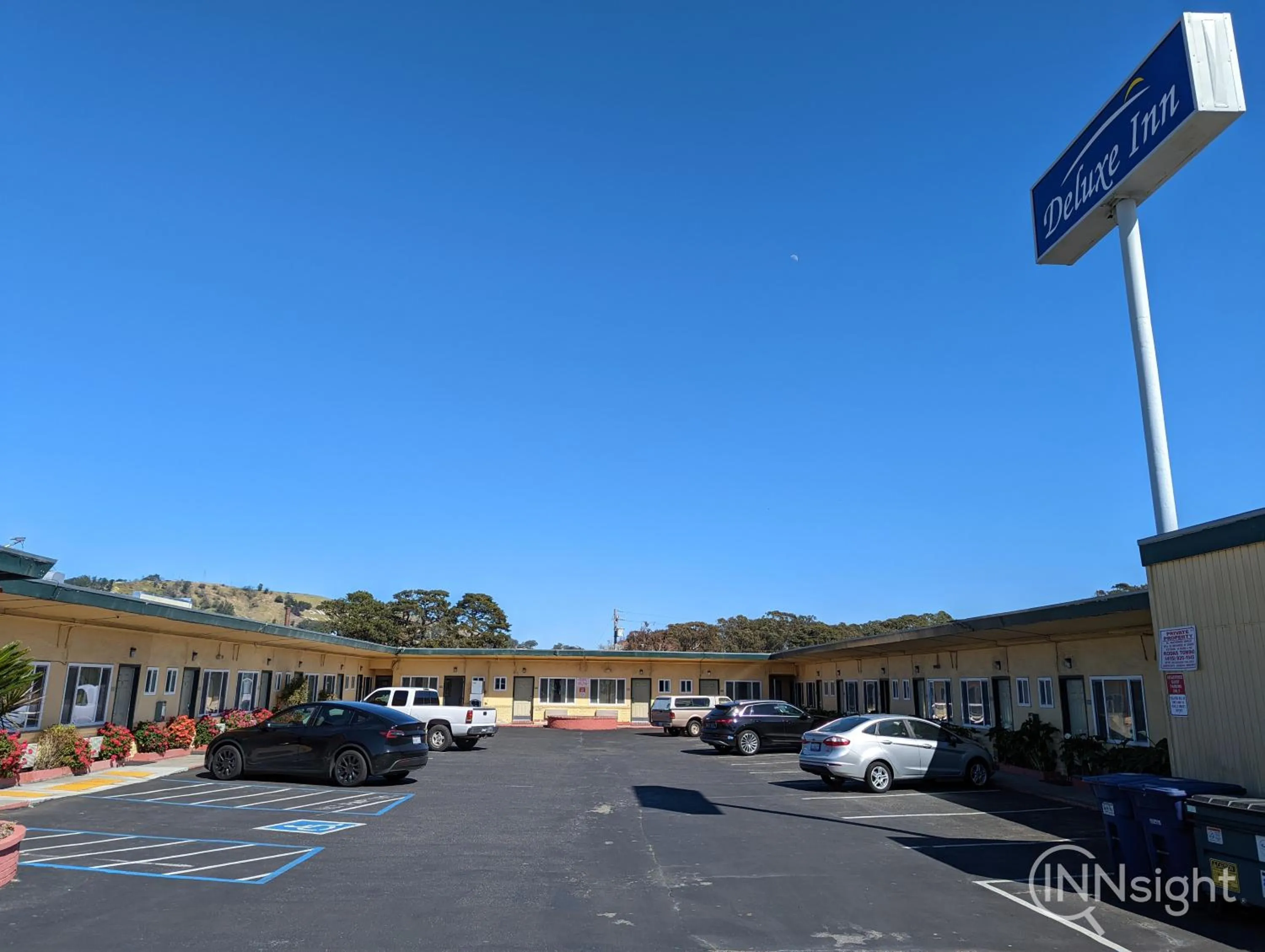 Parking in Deluxe Inn