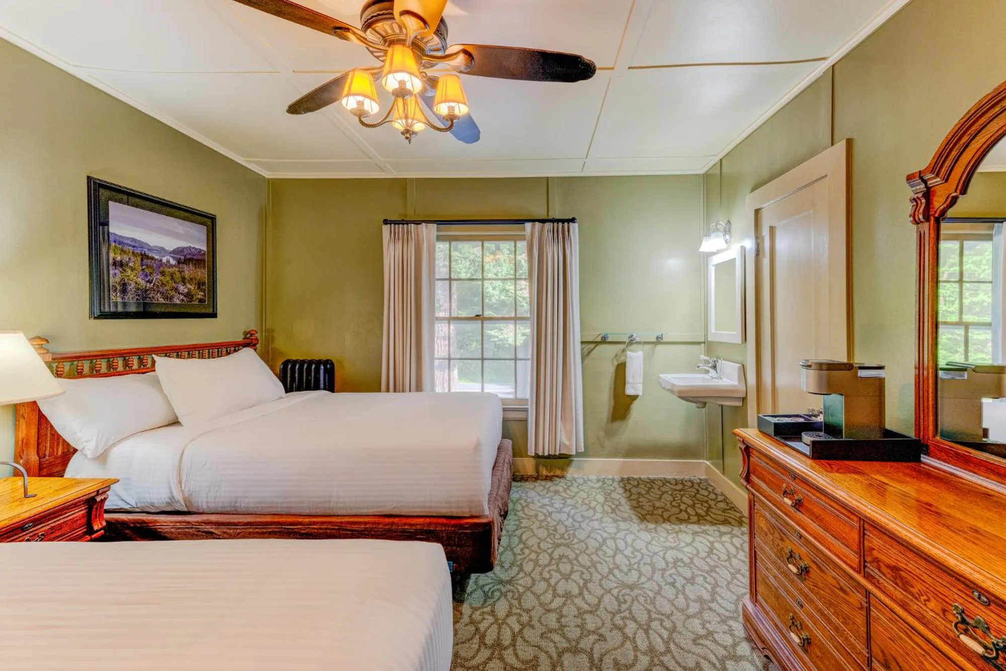 Bed in Lake Quinault Lodge