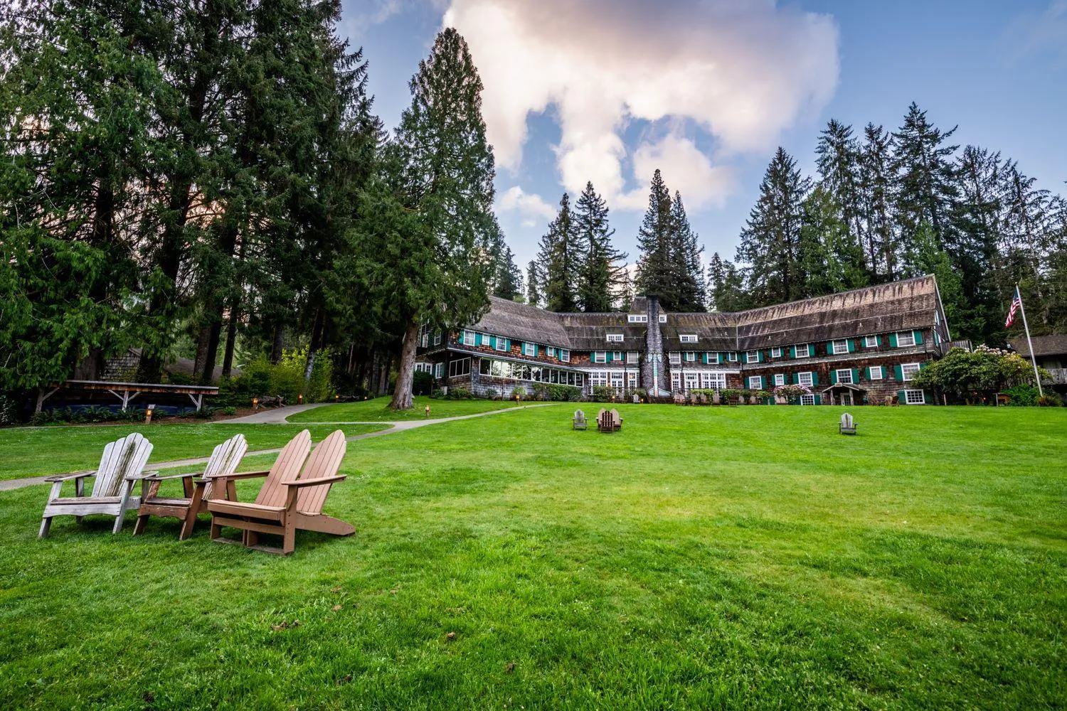 Property building in Lake Quinault Lodge