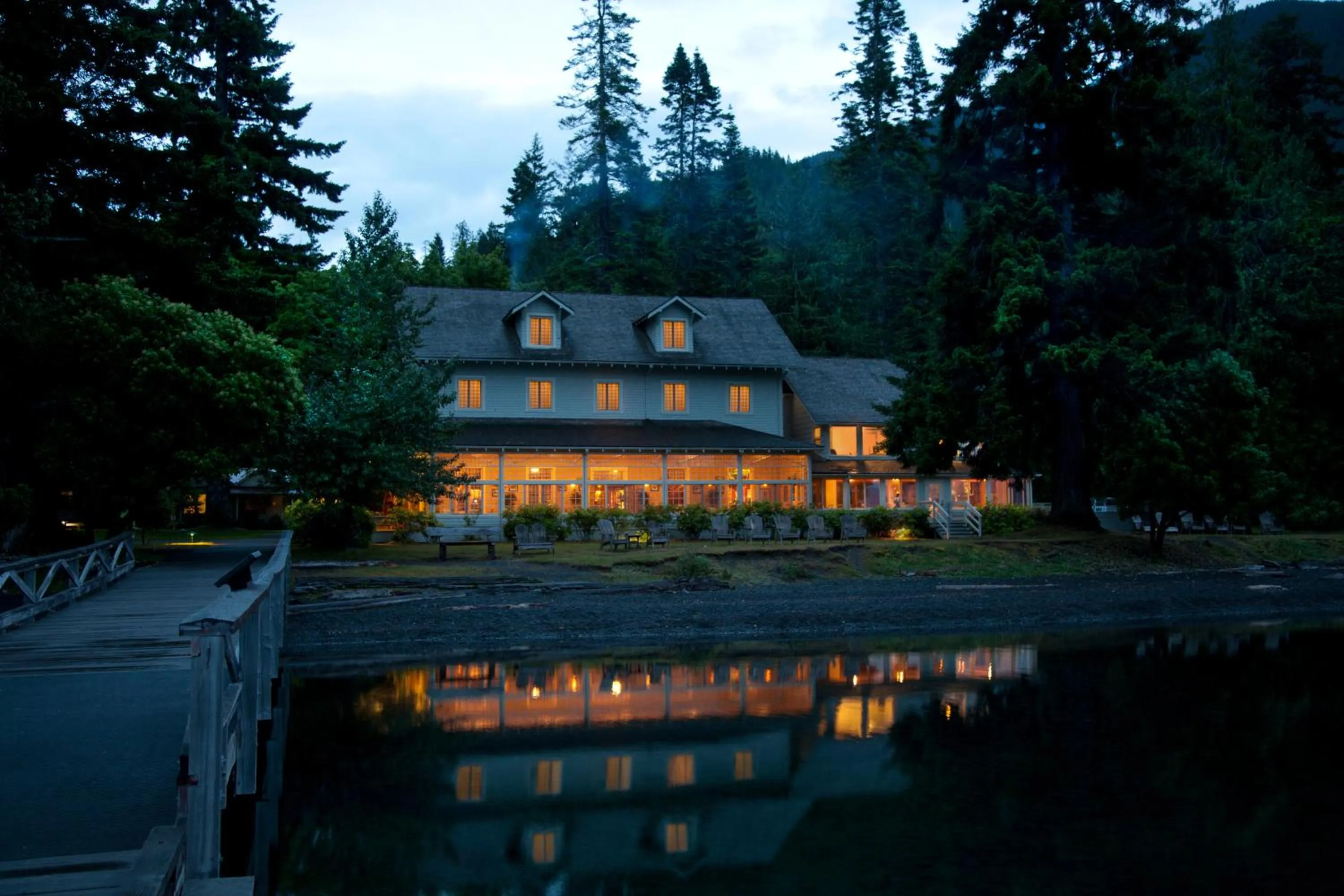 Facade/entrance in Lake Crescent Lodge