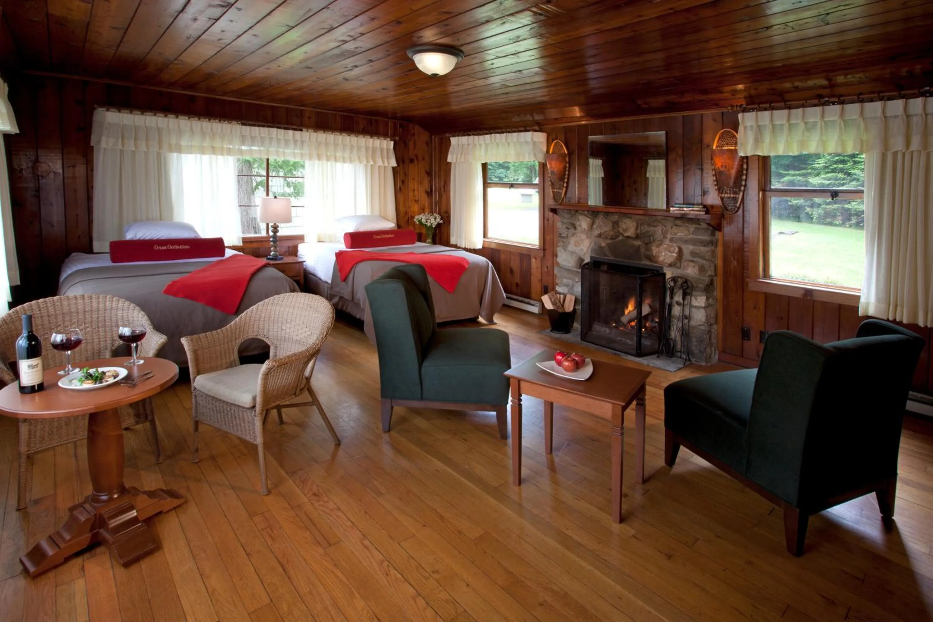 Photo of the whole room in Lake Crescent Lodge