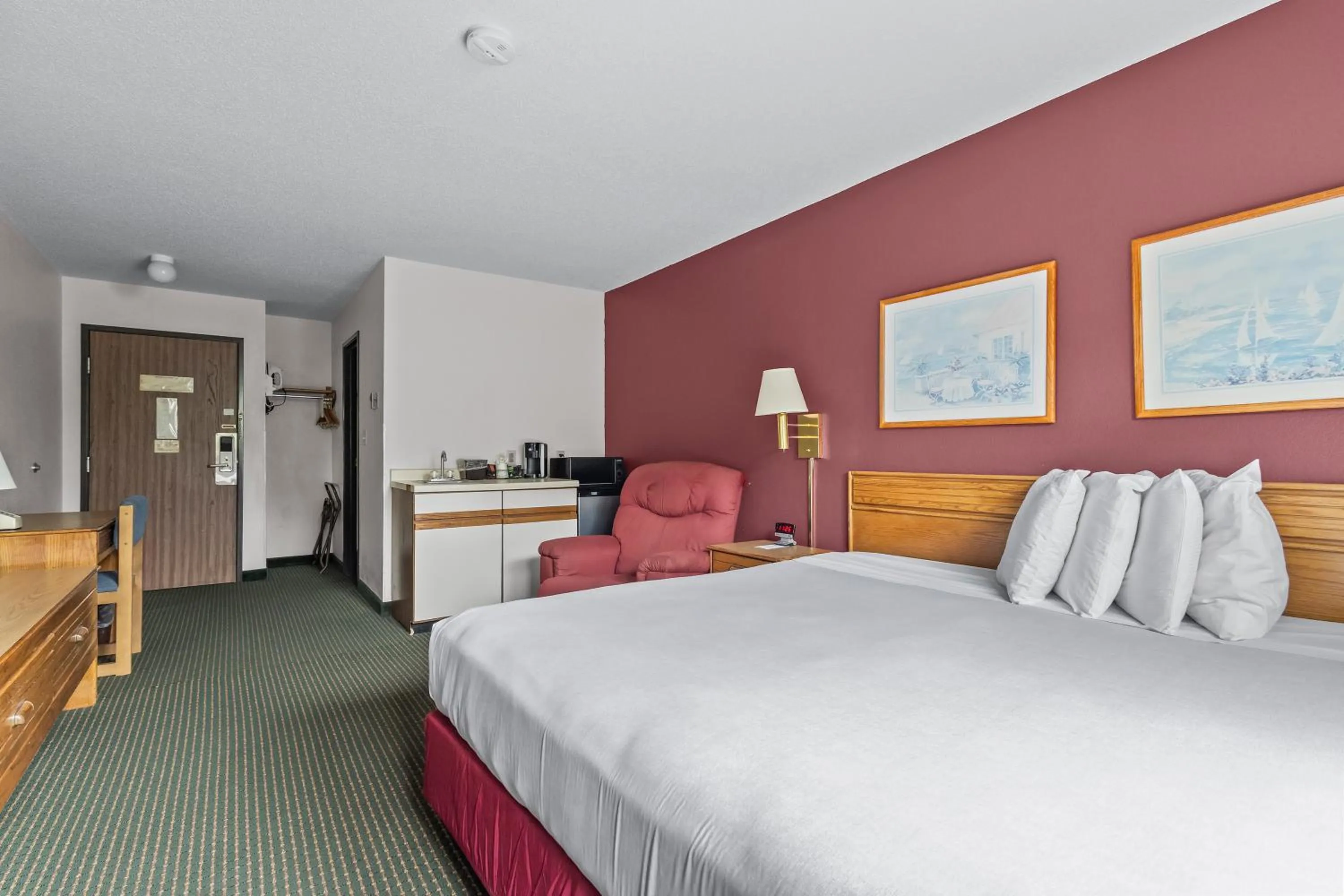 Bedroom, Bed in Wautoma Inn by OYO near Airport WI 73