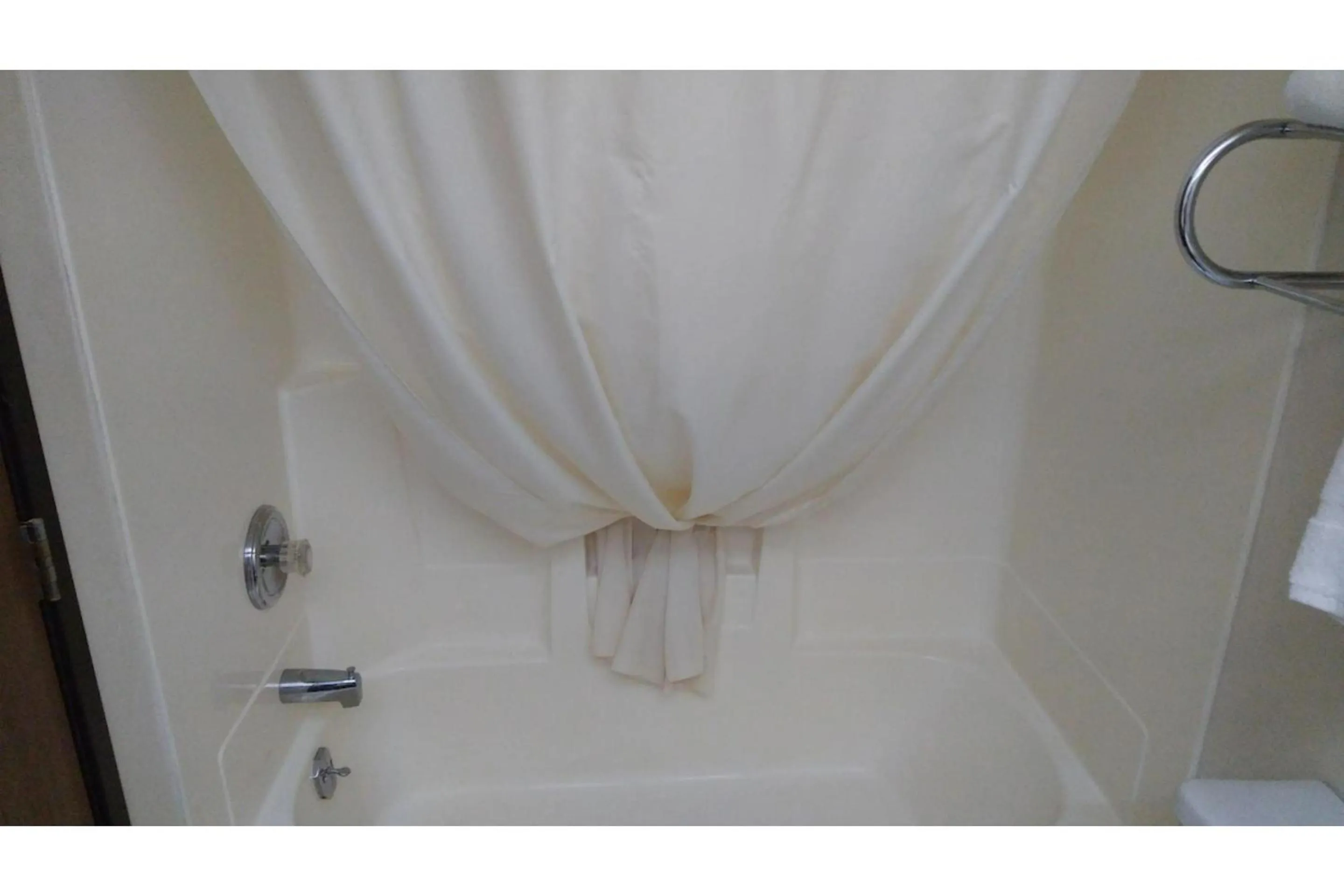 Queen Bed Accessible Non-Smoking in Wautoma Inn by OYO near Airport WI 73