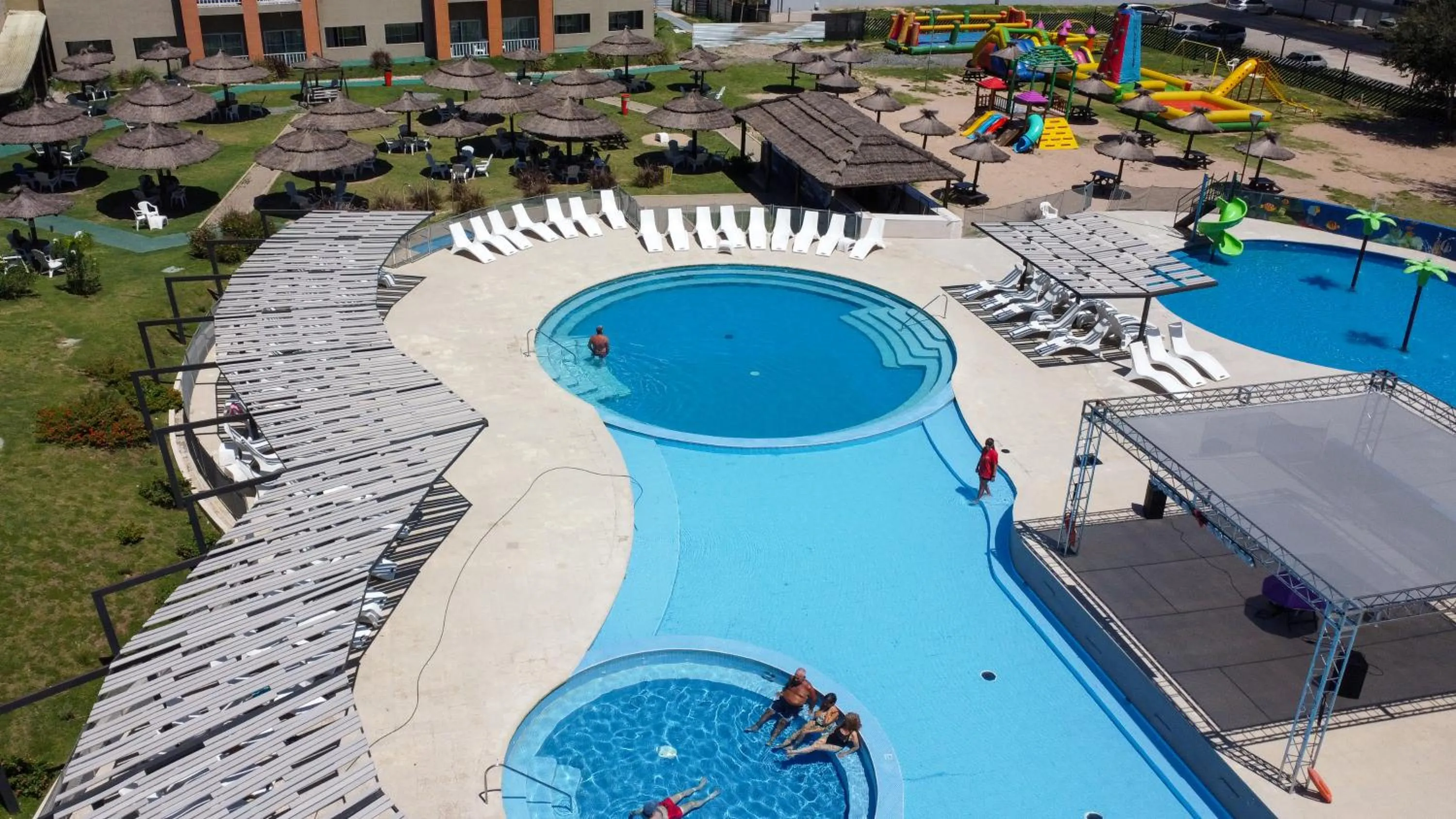 Swimming pool in Howard Johnson Plaza Villa Carlos Paz