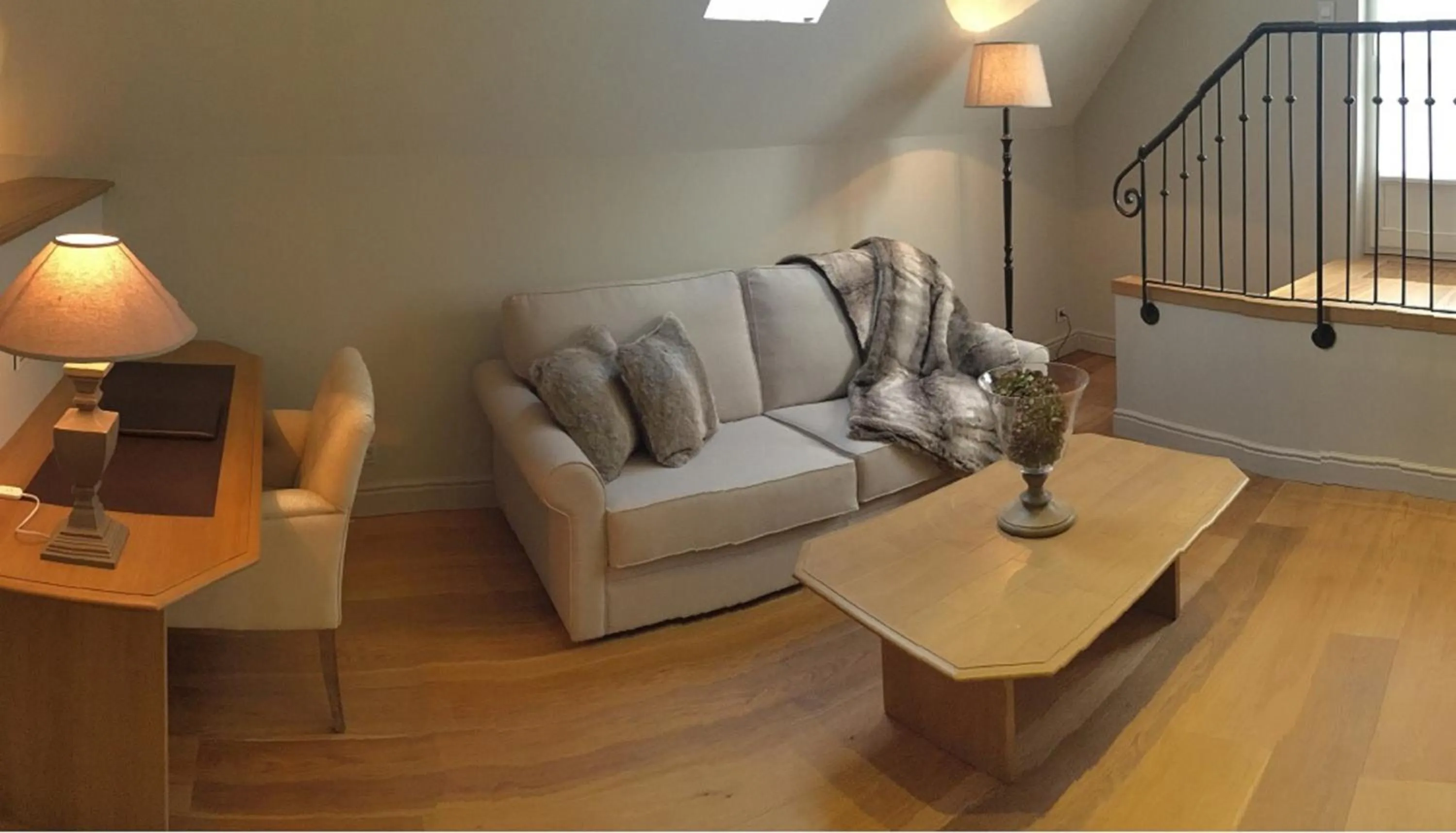 Photo of the whole room in Hotel le Dixseptieme