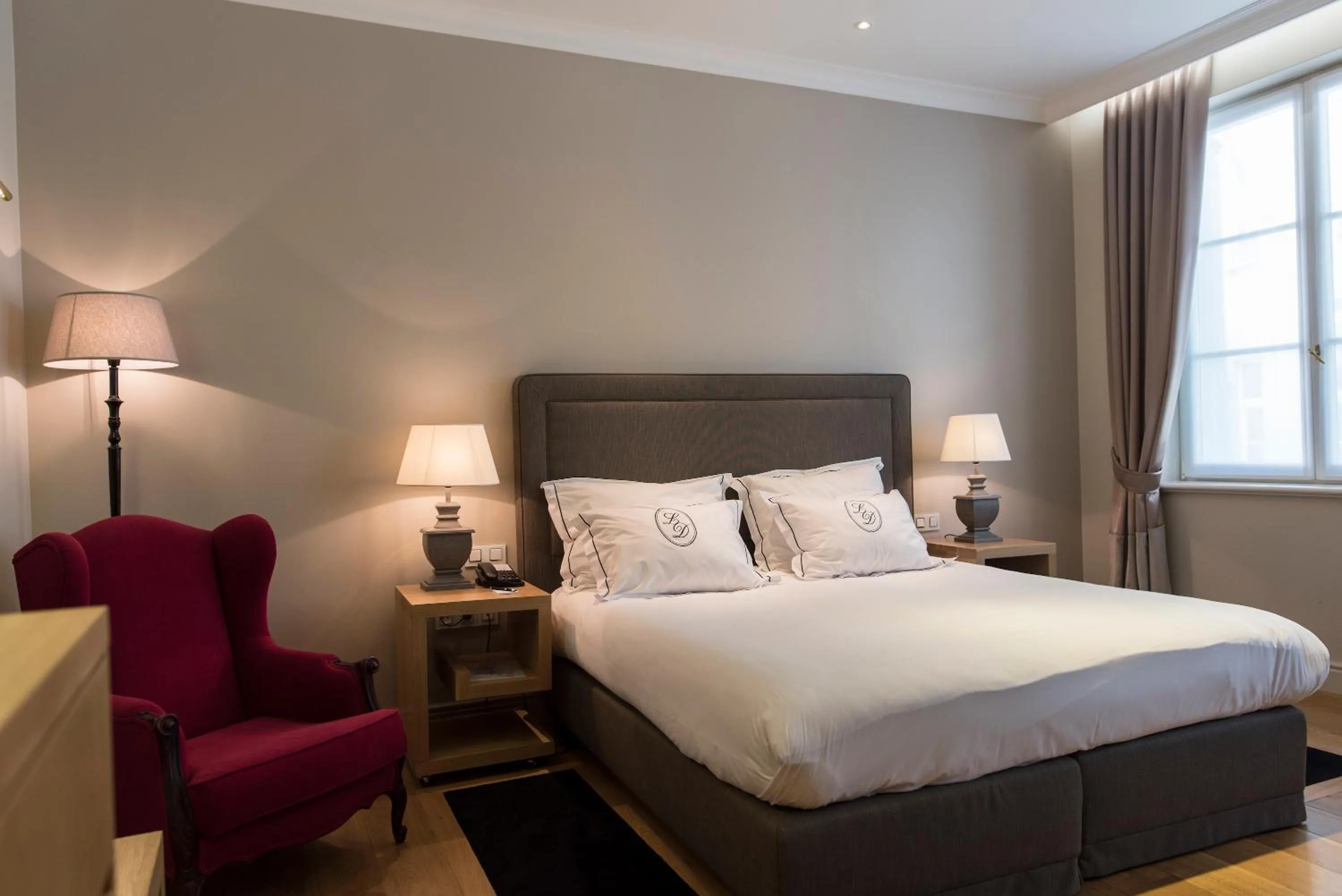 Bed in Hotel le Dixseptieme