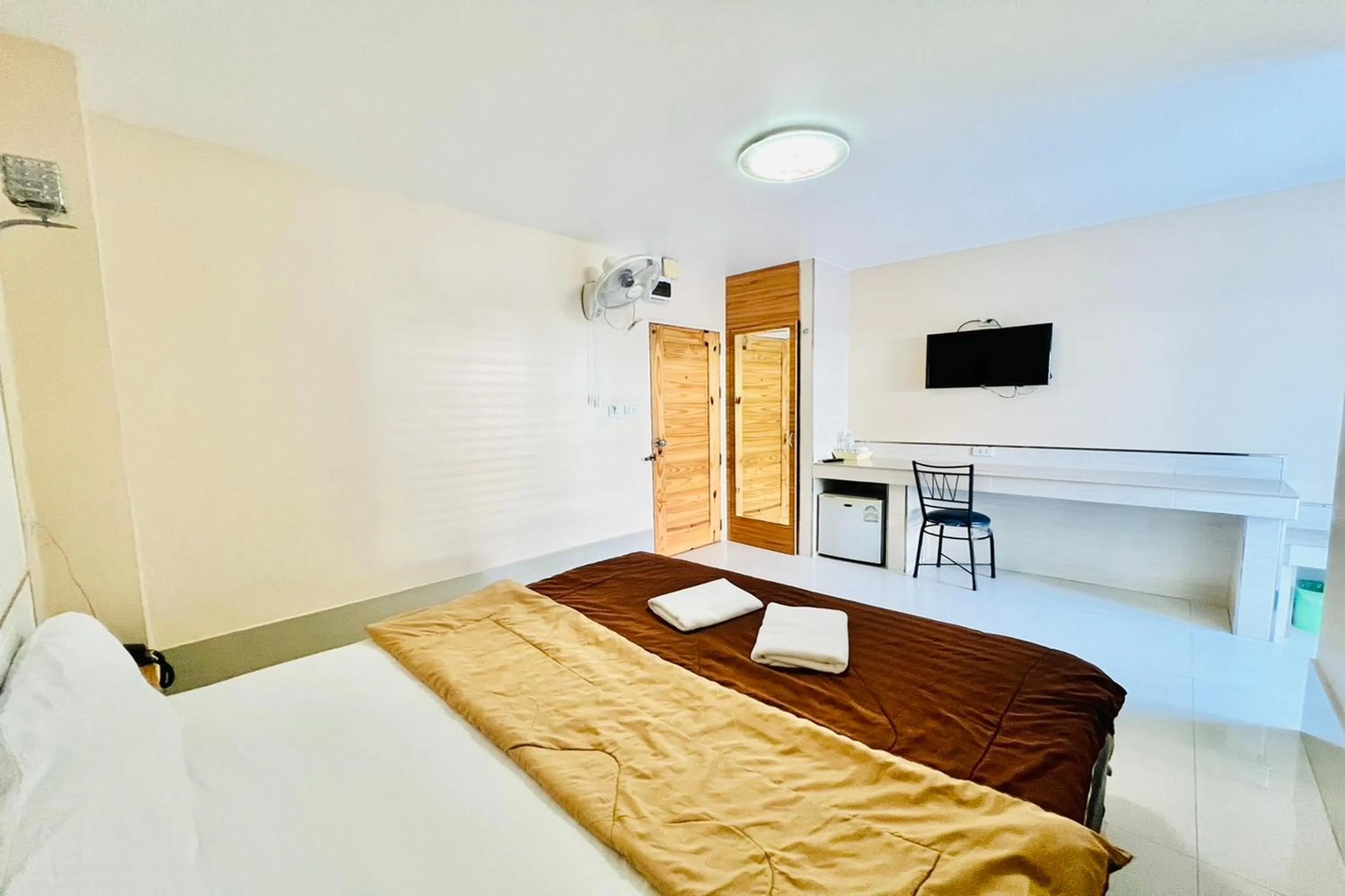 Bed in Veerakit Grand Hotel