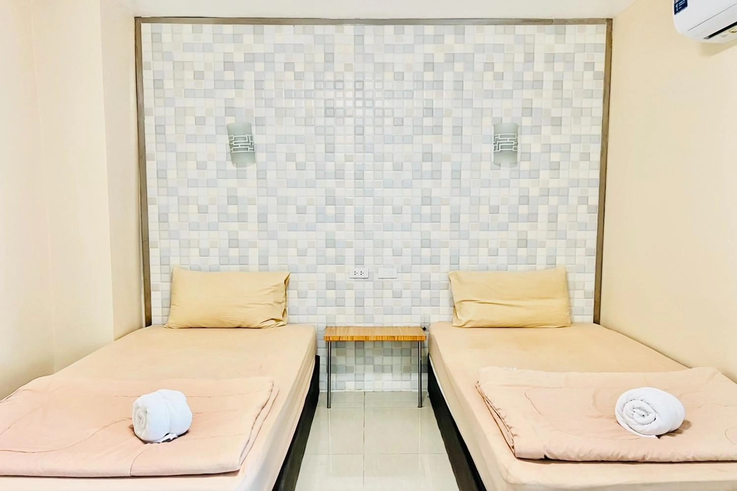 Bed in Veerakit Grand Hotel