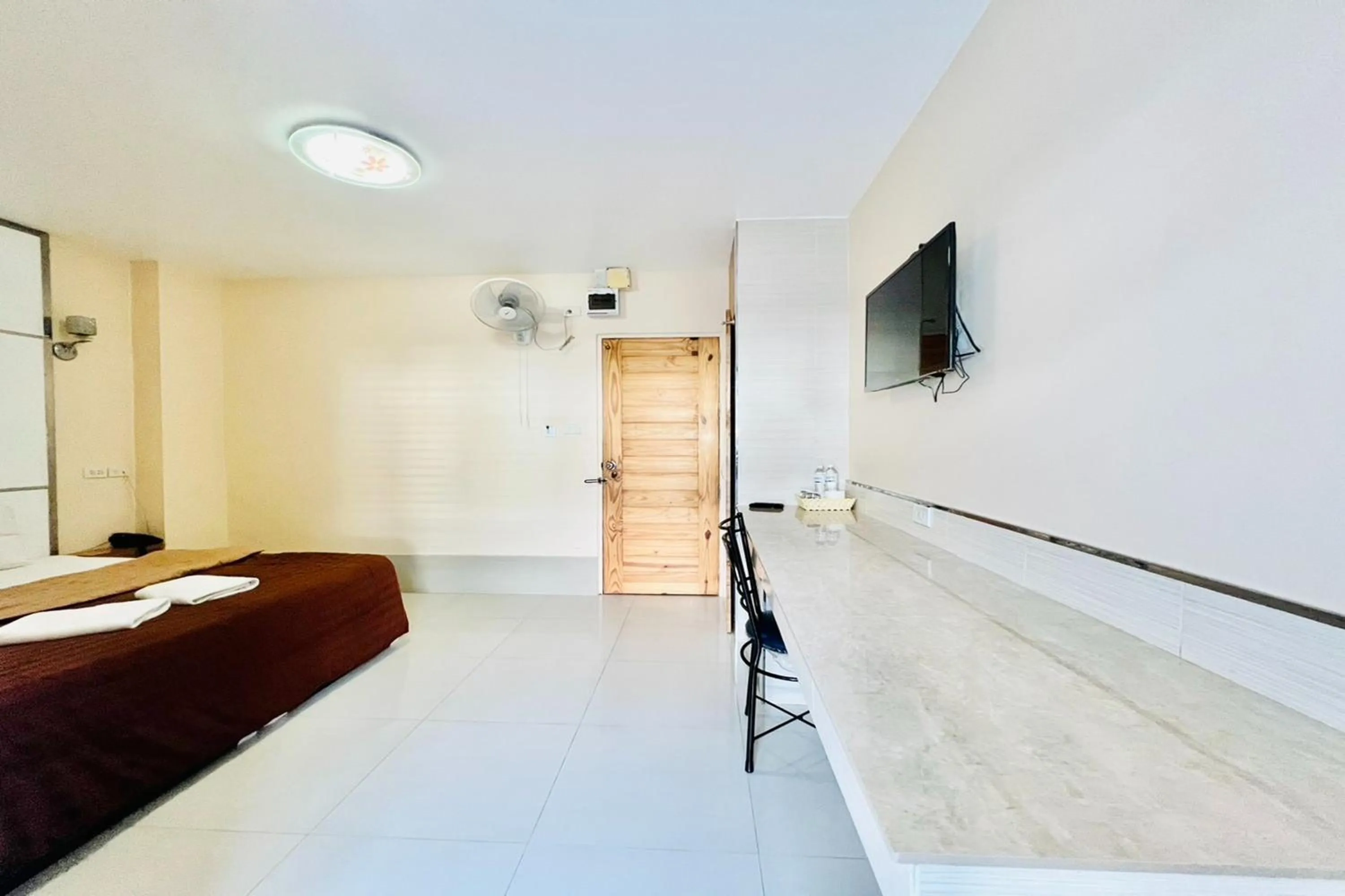 TV and multimedia in Veerakit Grand Hotel