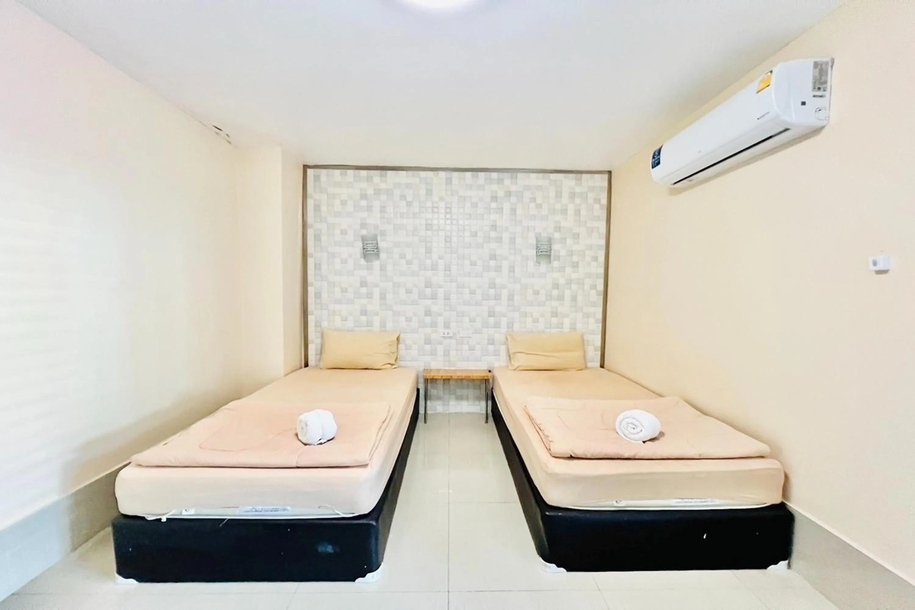 Bed in Veerakit Grand Hotel