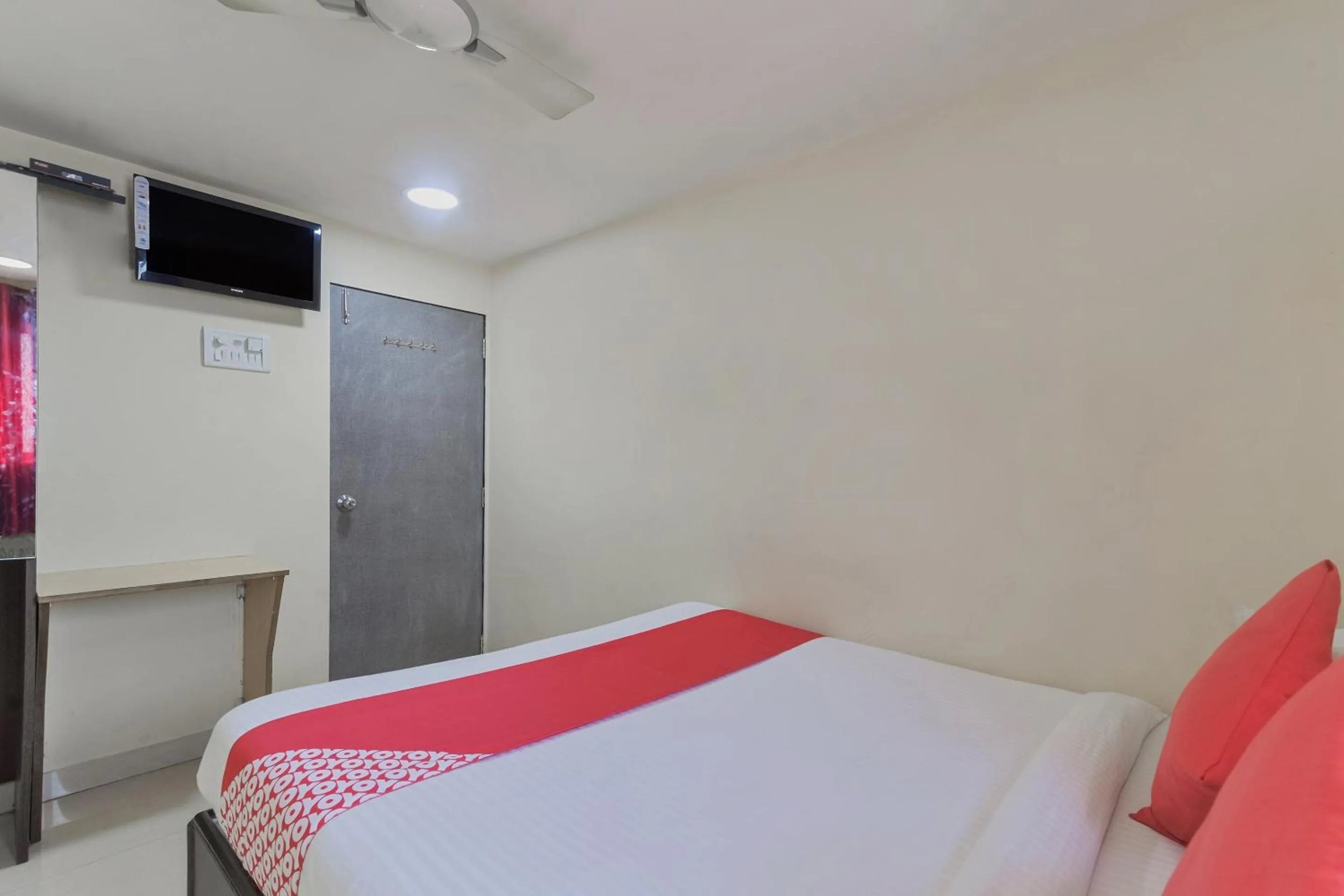 Bedroom, Bed in Hotel O by OYO Ak Palace Near Chhatrapati Shivaji International Airport